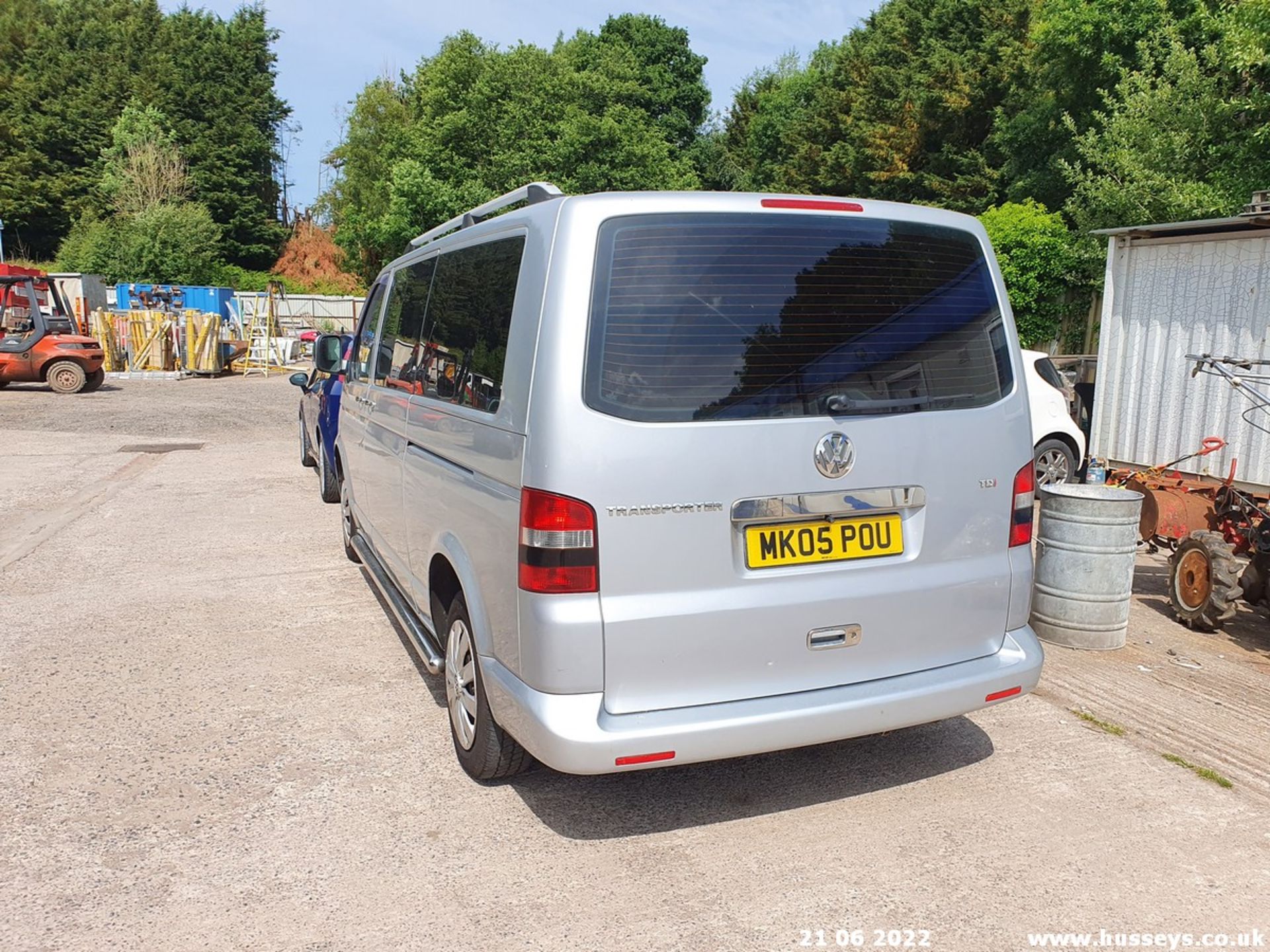 05/05 VOLKSWAGEN TRANSPORTER T30 104 TDI LWB - 1896cc 4dr Minibus (Silver, 161k) - Image 9 of 32