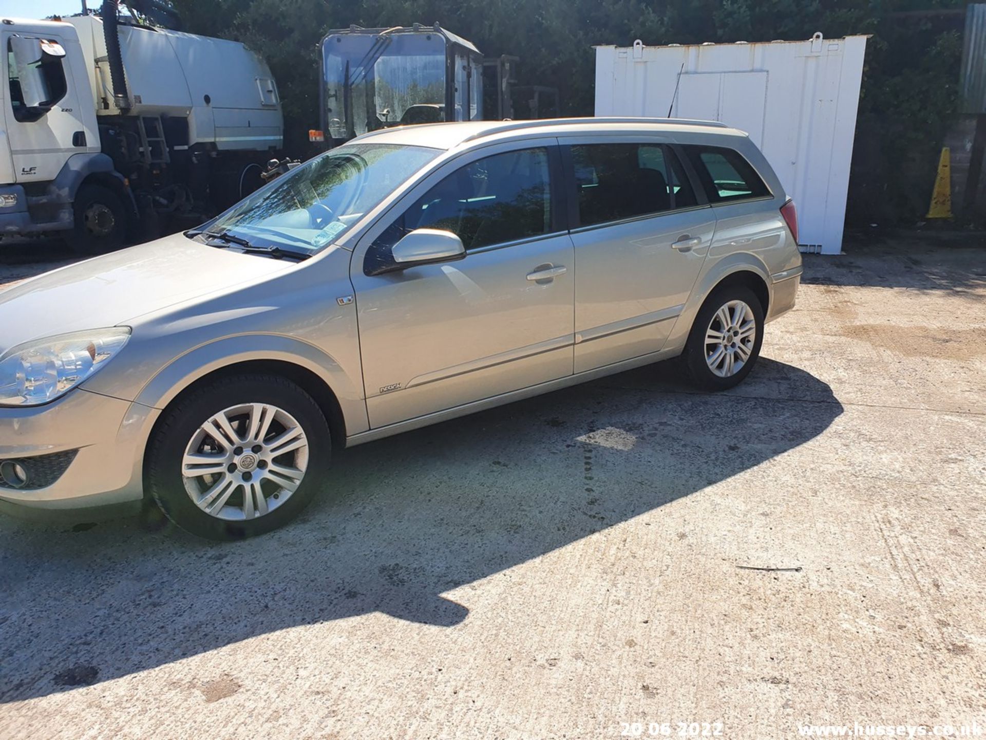 08/08 VAUXHALL ASTRA DESIGN A - 1796cc 5dr Estate (Beige, 70k) - Image 8 of 34