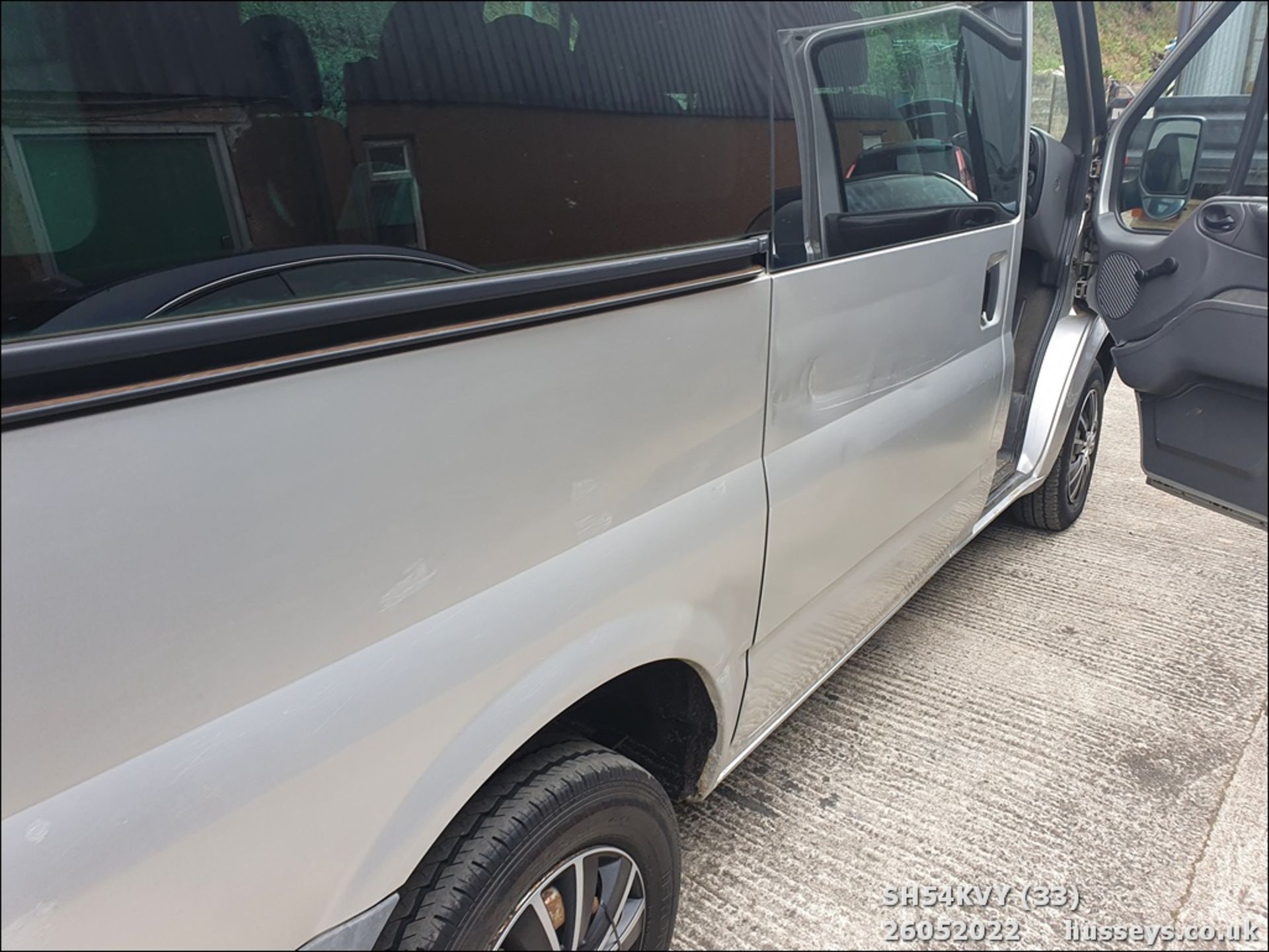 04/54 FORD TOURNEO GLX 280 SWB - 1998cc 5dr Minibus (Silver) - Image 33 of 34