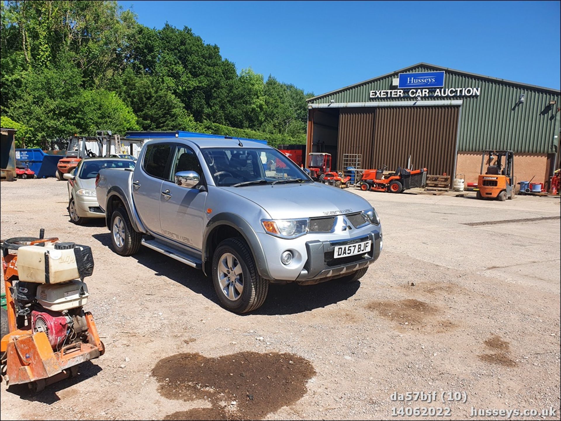 07/57 MITSUBISHI L200 ANIMAL DI-D D/C - 2477cc 4dr 4x4 (Silver, 96k) - Image 10 of 26