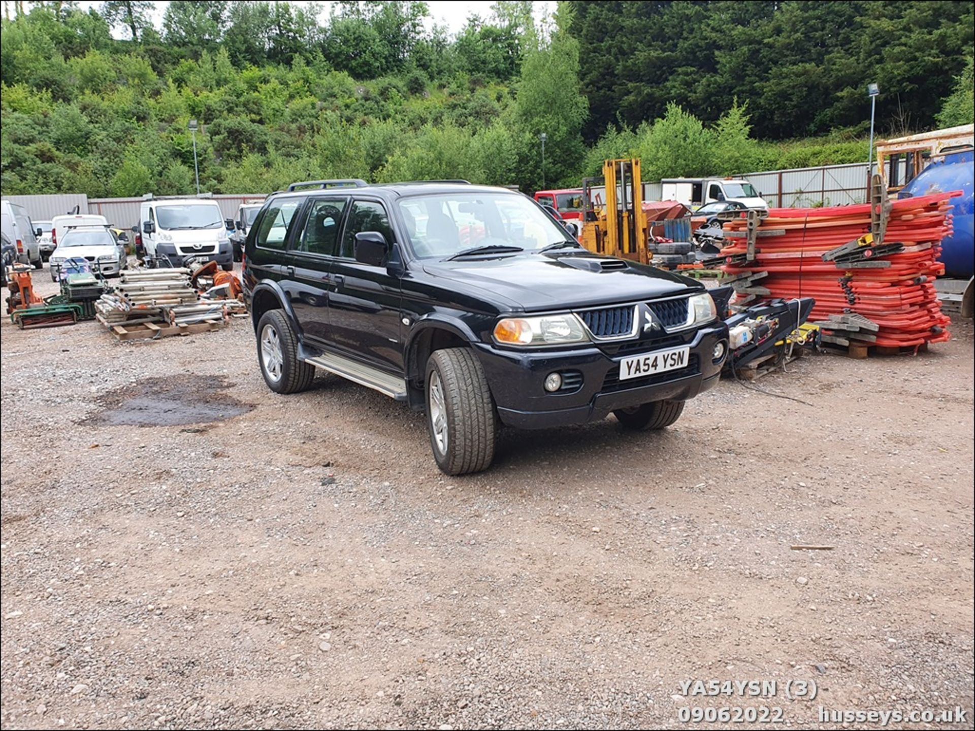 04/54 MITSUBISHI SHOGUN SPORT WARRIOR TD - 2477cc 5dr Estate (Black, 97k) - Image 3 of 29