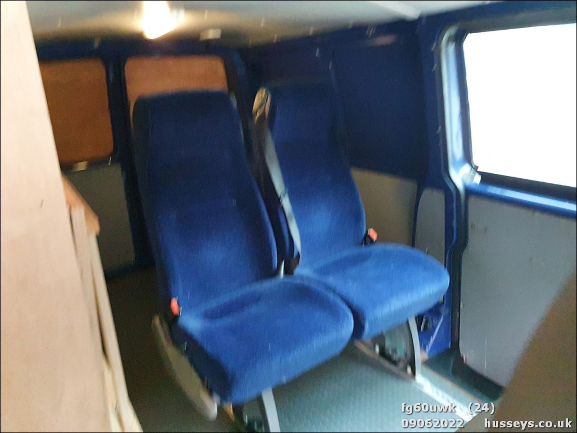 11/60 VOLKSWAGEN TRANSPORTER T32 102 TDI LWB - 1968cc 5dr Van (Blue) - Image 53 of 54