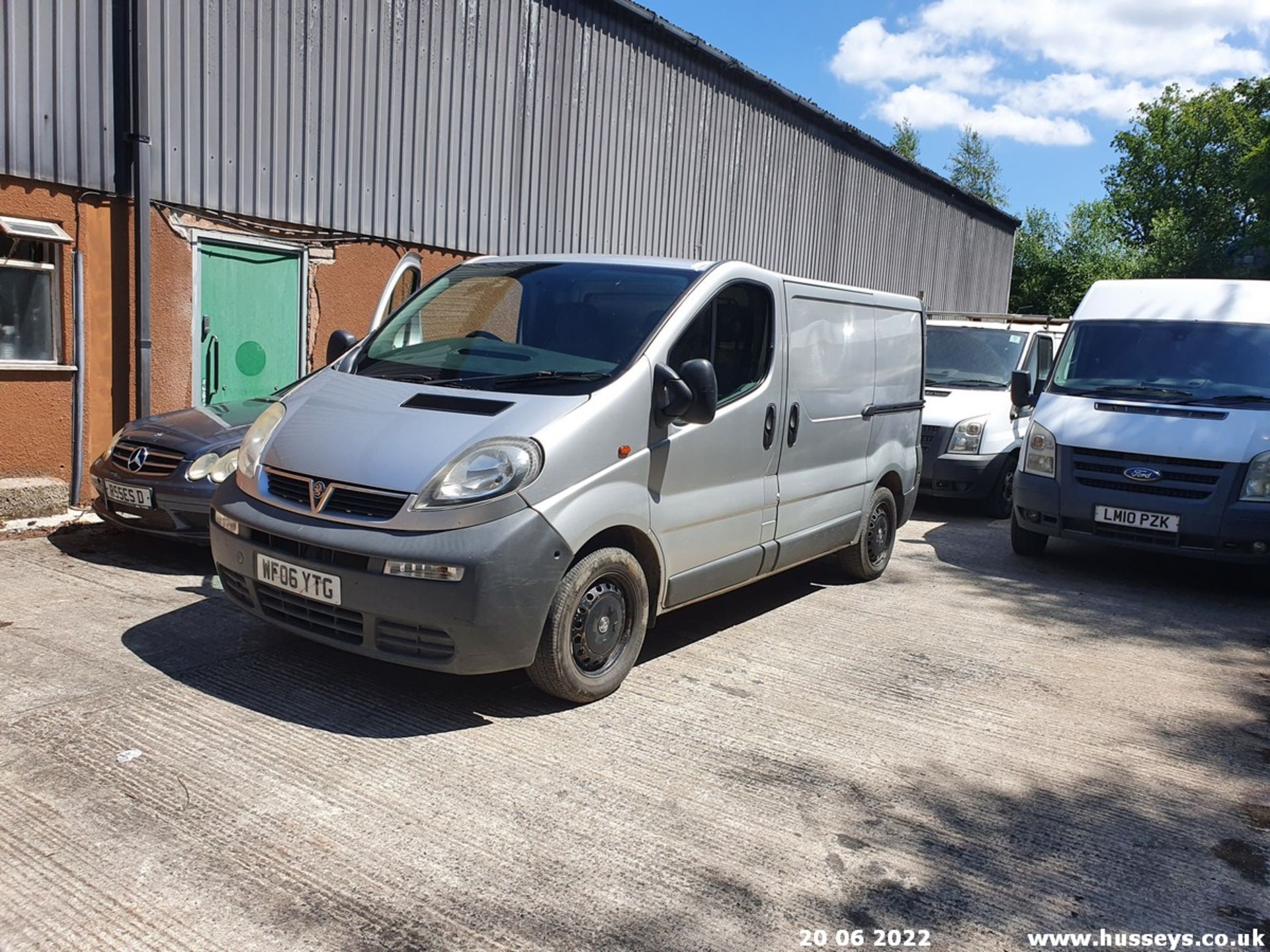 06/06 VAUXHALL VIVARO 2700 CDTI 100 SWB - 1870cc 6dr Van (Silver, 197k) - Image 39 of 39