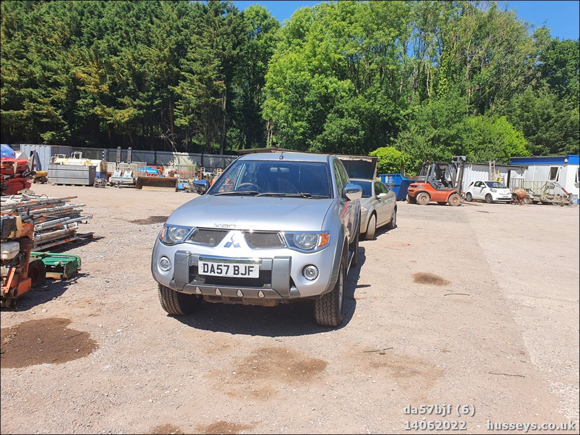 07/57 MITSUBISHI L200 ANIMAL DI-D D/C - 2477cc 4dr 4x4 (Silver, 96k) - Image 6 of 26