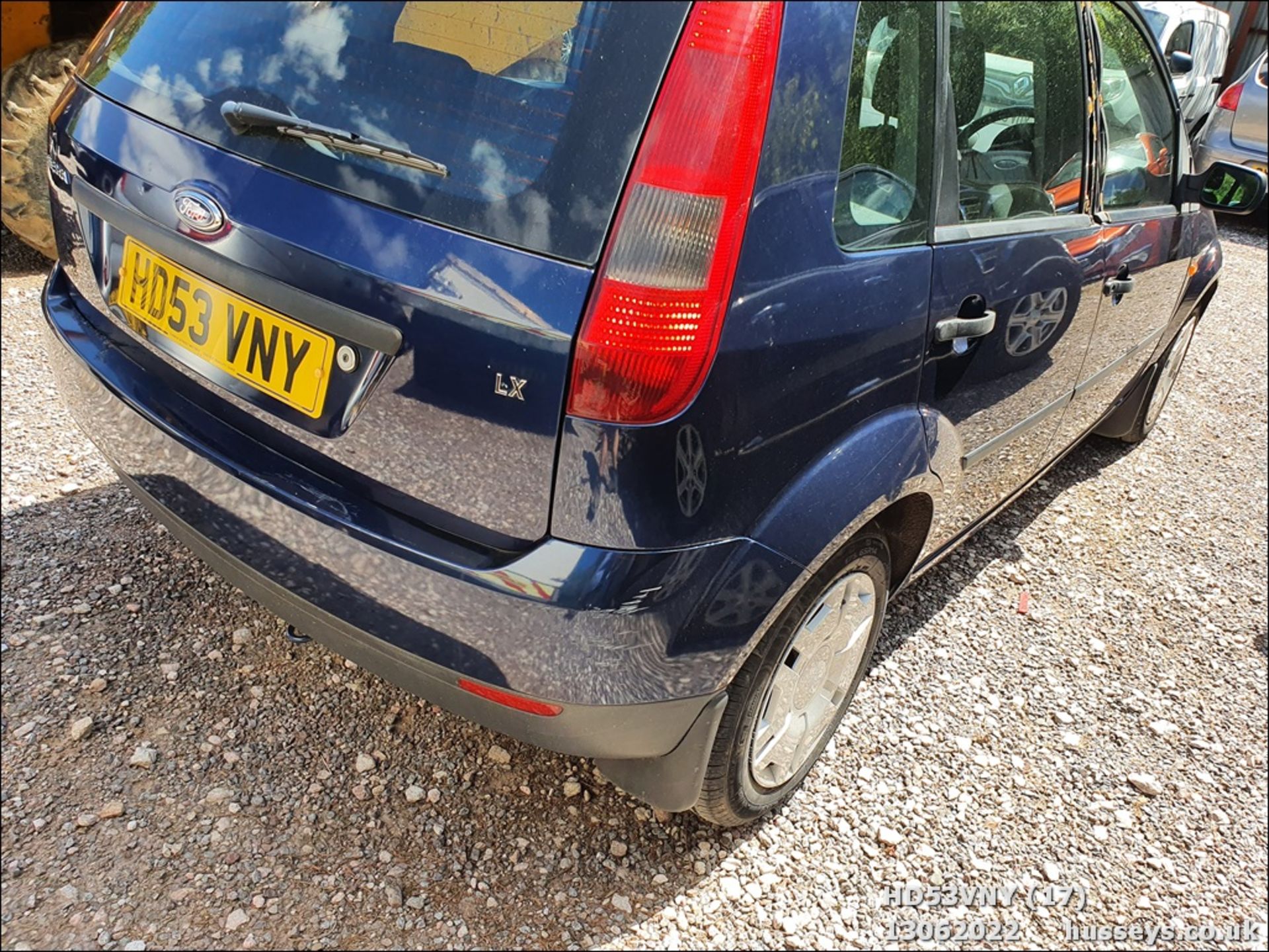 04/53 FORD FIESTA LX - 1388cc 5dr Hatchback (Blue, 56k) - Image 17 of 28