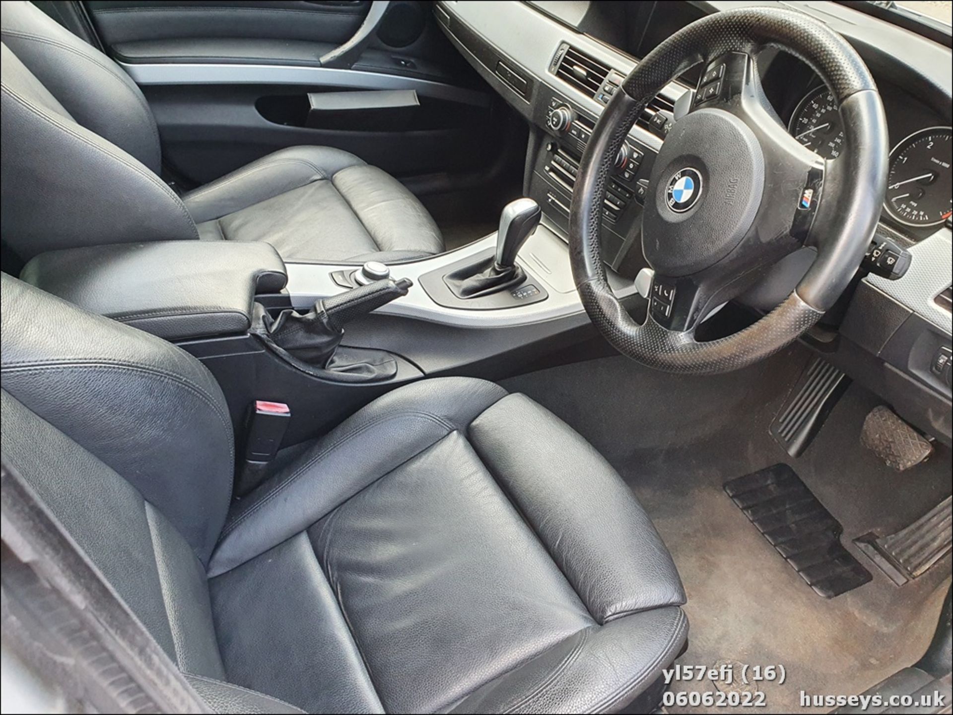 08/57 BMW 330D M SPORT AUTO - 2993cc 4dr Saloon (Silver) - Image 16 of 40