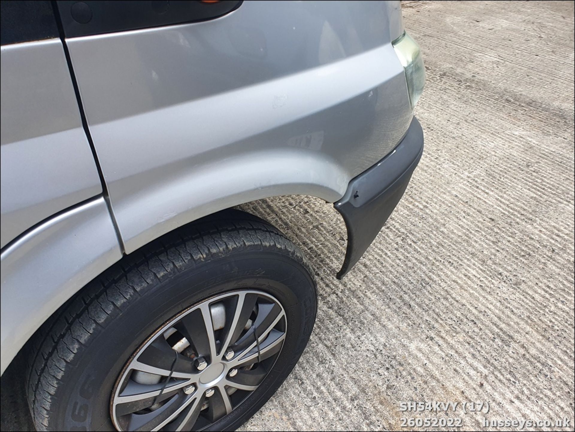 04/54 FORD TOURNEO GLX 280 SWB - 1998cc 5dr Minibus (Silver) - Image 17 of 34