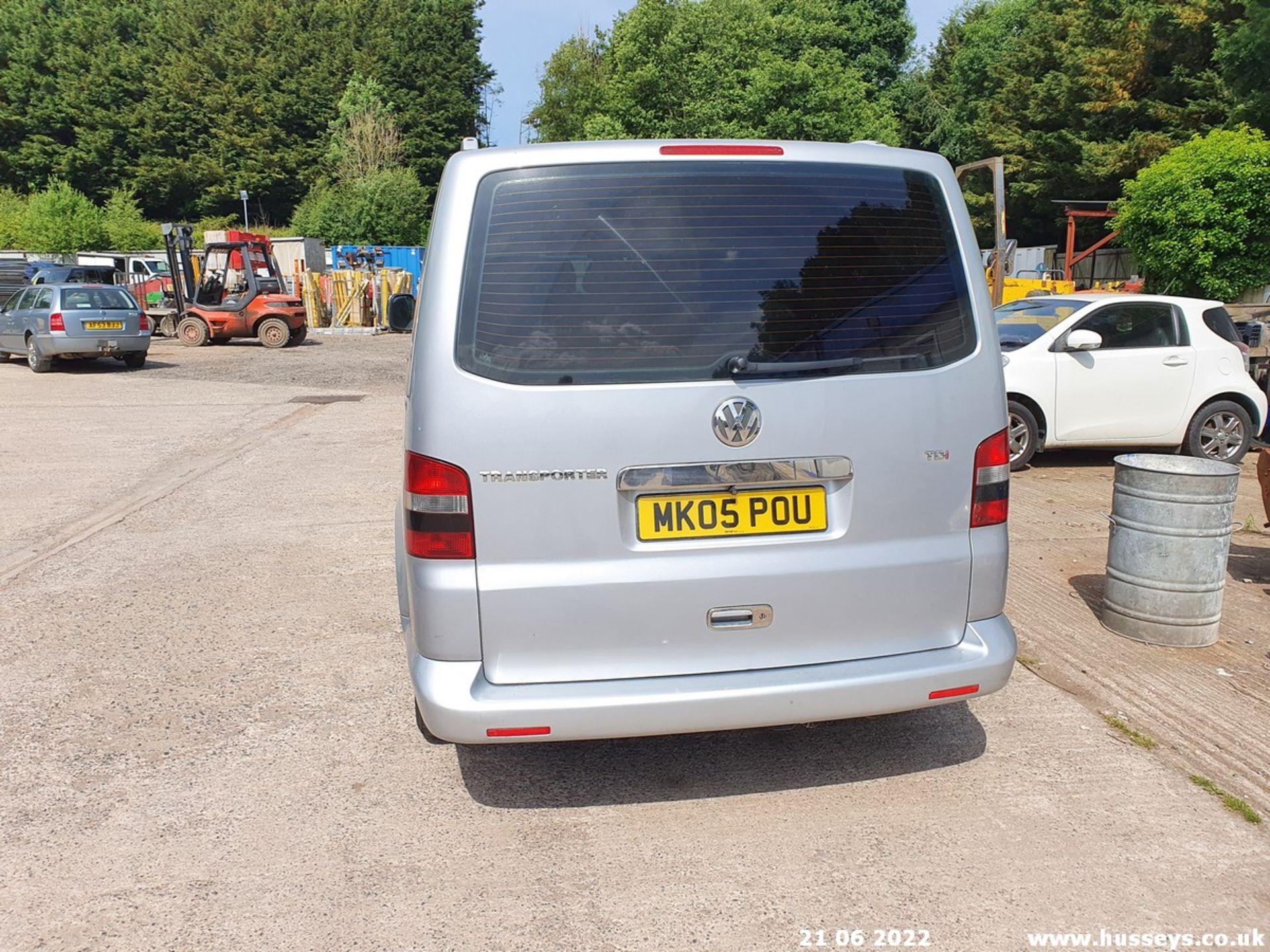 05/05 VOLKSWAGEN TRANSPORTER T30 104 TDI LWB - 1896cc 4dr Minibus (Silver, 161k) - Image 10 of 32