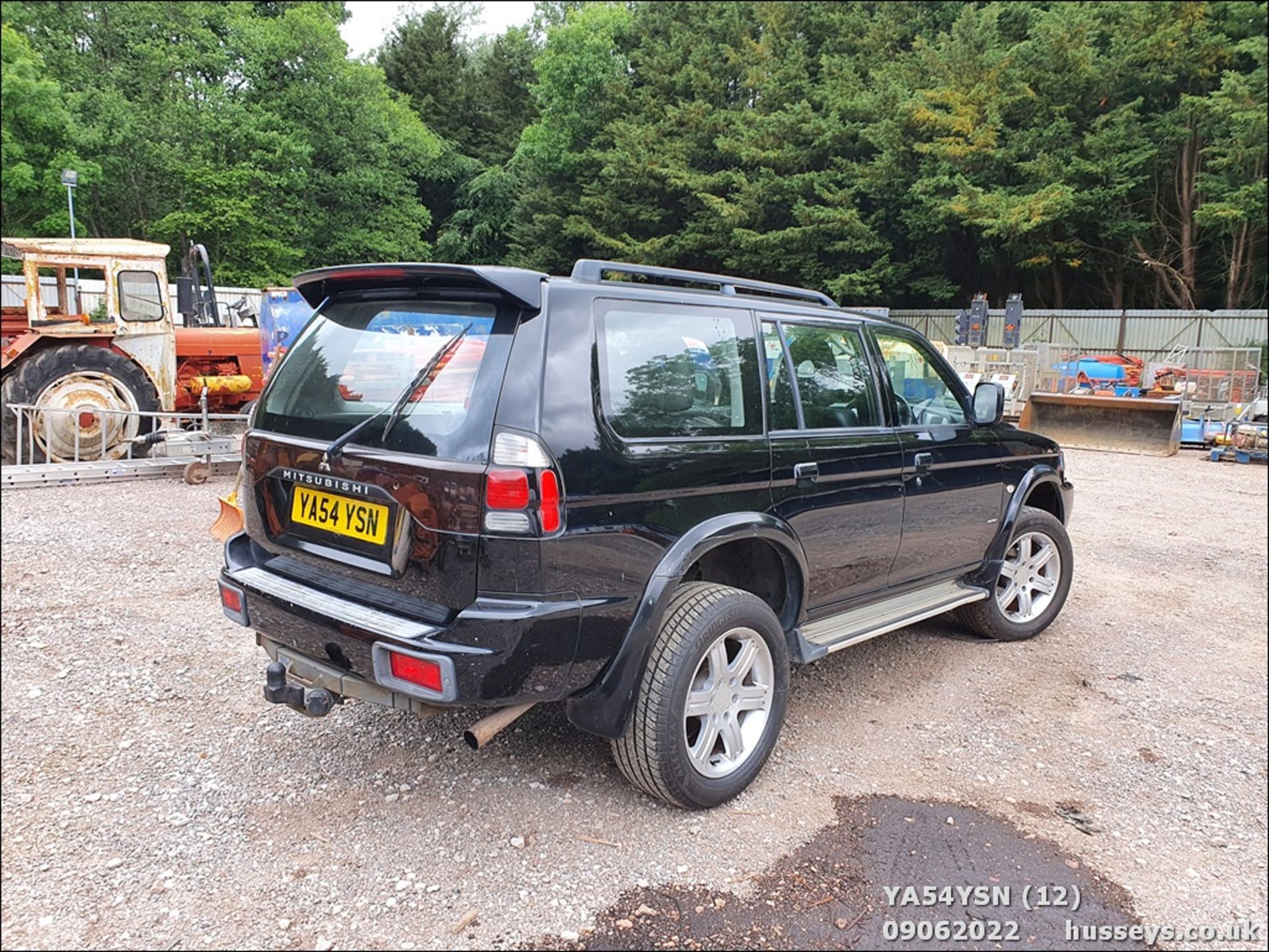 04/54 MITSUBISHI SHOGUN SPORT WARRIOR TD - 2477cc 5dr Estate (Black, 97k) - Image 12 of 29