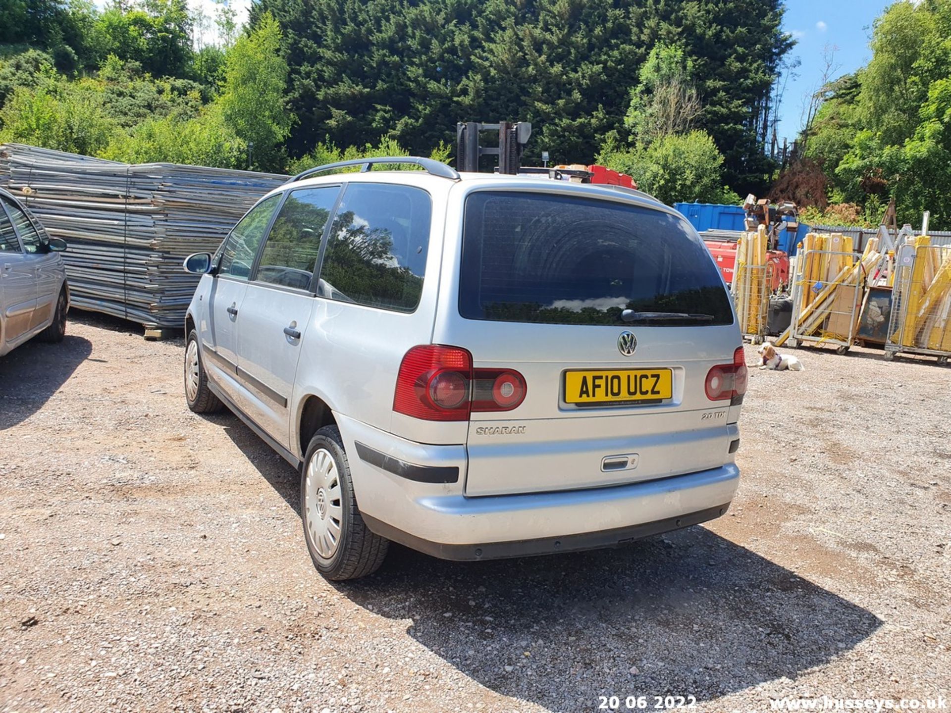 10/10 VOLKSWAGEN SHARAN S TDI - 1968cc 5dr MPV (Silver, 160k) - Image 17 of 35