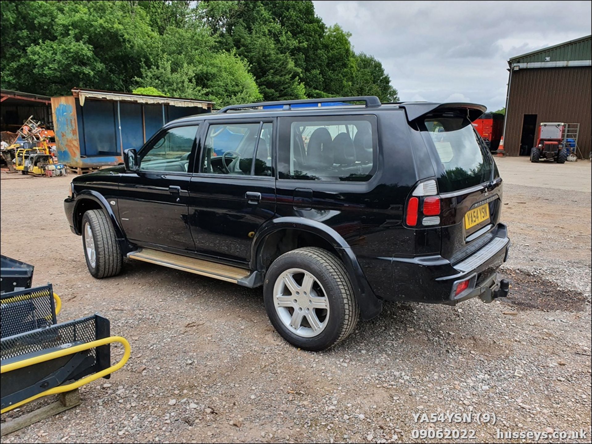 04/54 MITSUBISHI SHOGUN SPORT WARRIOR TD - 2477cc 5dr Estate (Black, 97k) - Image 9 of 29