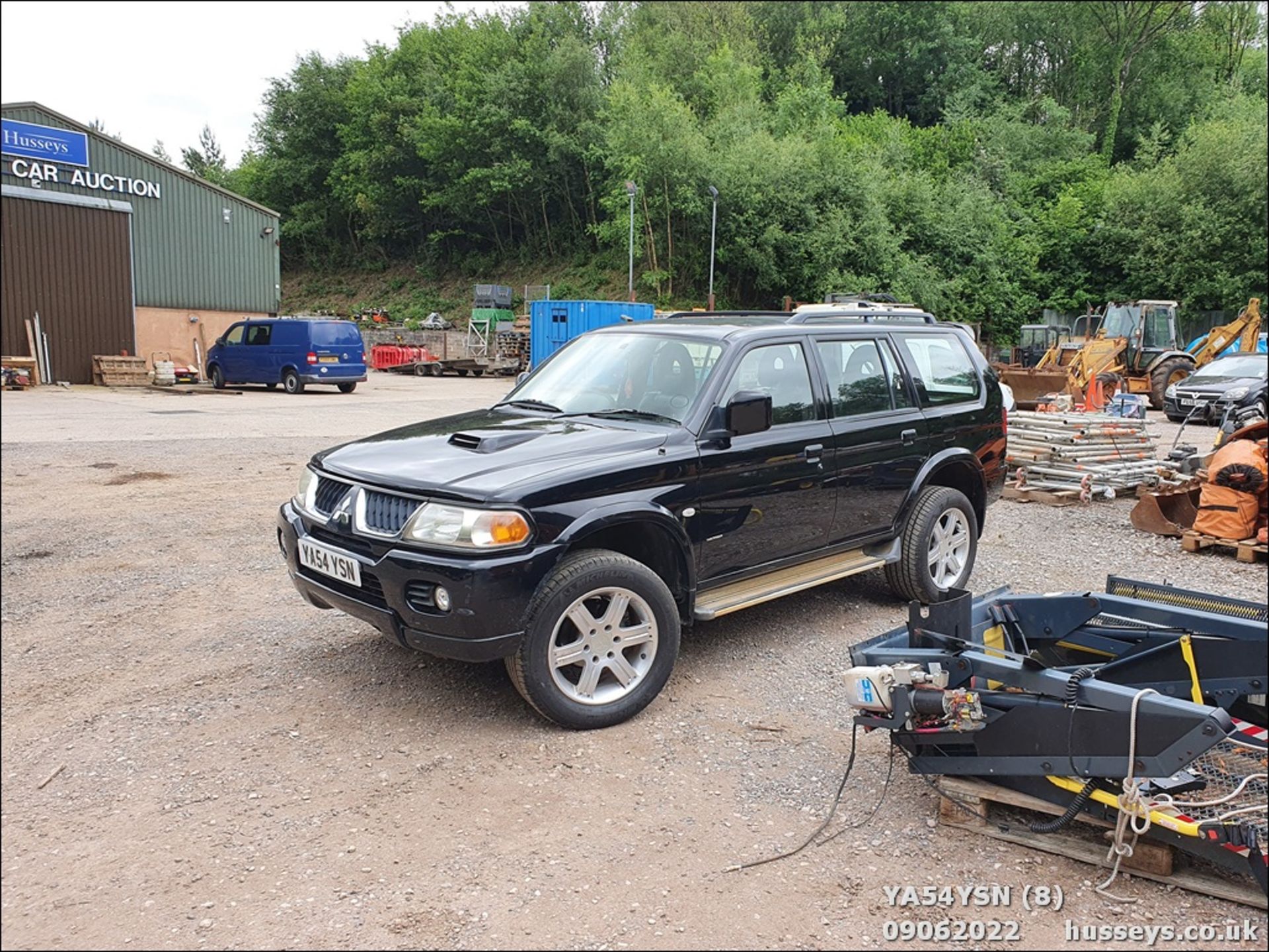 04/54 MITSUBISHI SHOGUN SPORT WARRIOR TD - 2477cc 5dr Estate (Black, 97k) - Image 8 of 29