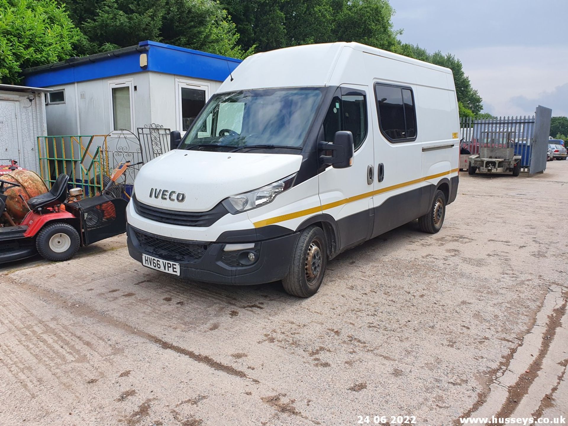 16/66 IVECO DAILY 35S18V - 2998cc Van (White, 129k) - Image 5 of 36