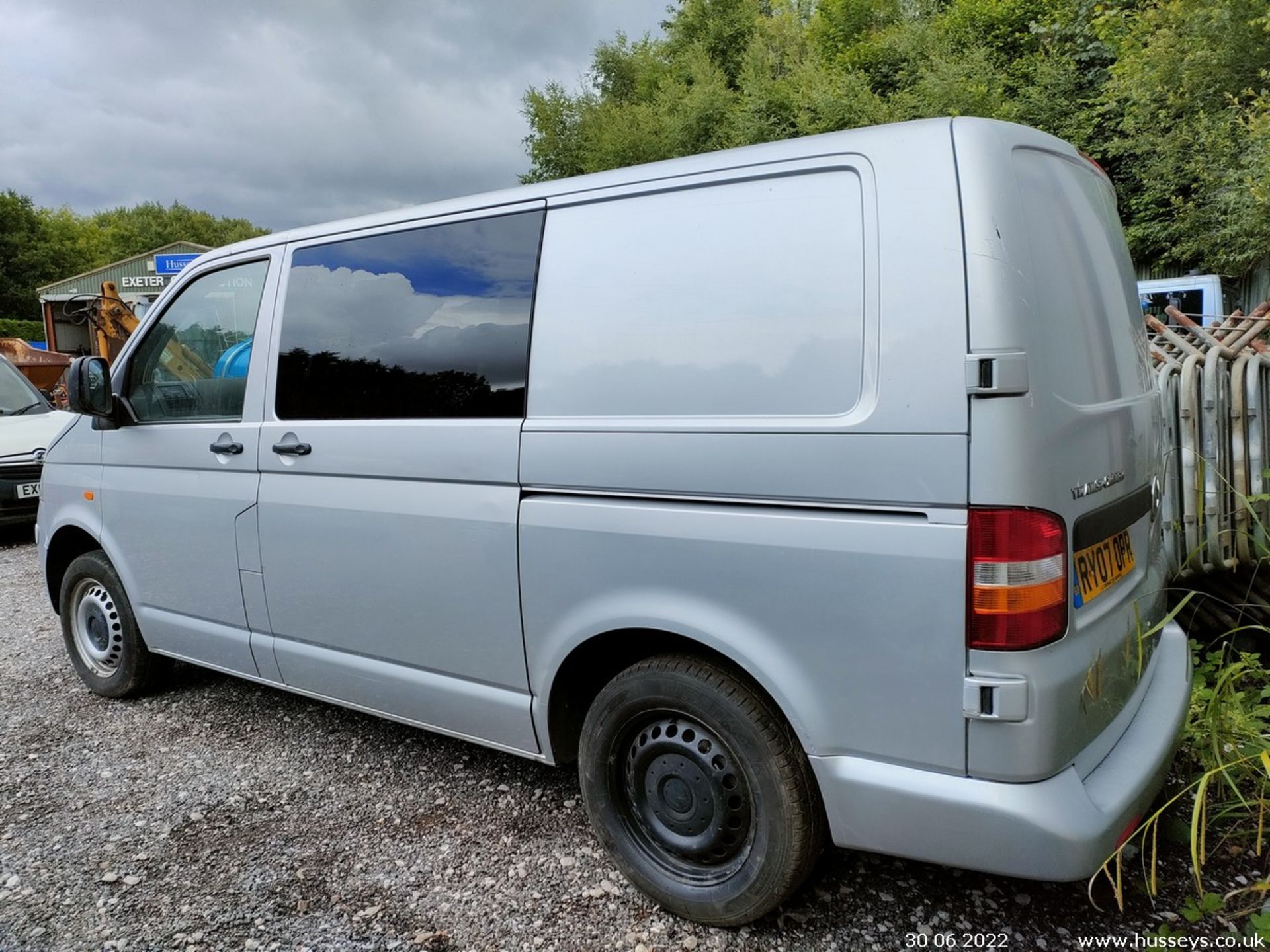 07/07 VOLKSWAGEN TRANSPORTER T28 102 TDI SWB - 1896cc Van (Silver) - Image 9 of 34