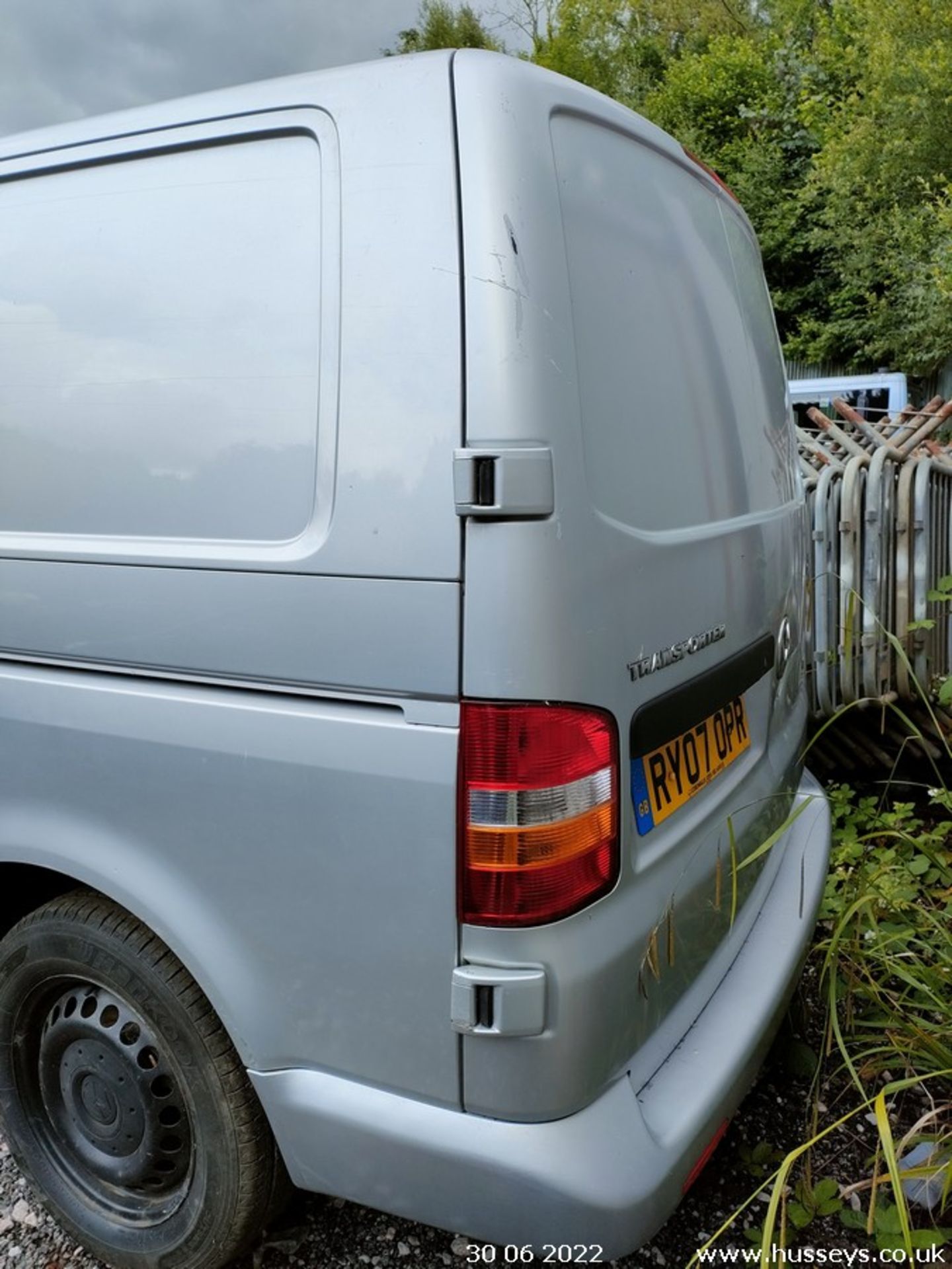 07/07 VOLKSWAGEN TRANSPORTER T28 102 TDI SWB - 1896cc Van (Silver) - Image 10 of 34