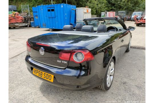 08/58 VOLKSWAGEN EOS INDIVIDUAL TDI - 1968cc 2dr Convertible (Black, 78k) - Image 12 of 27