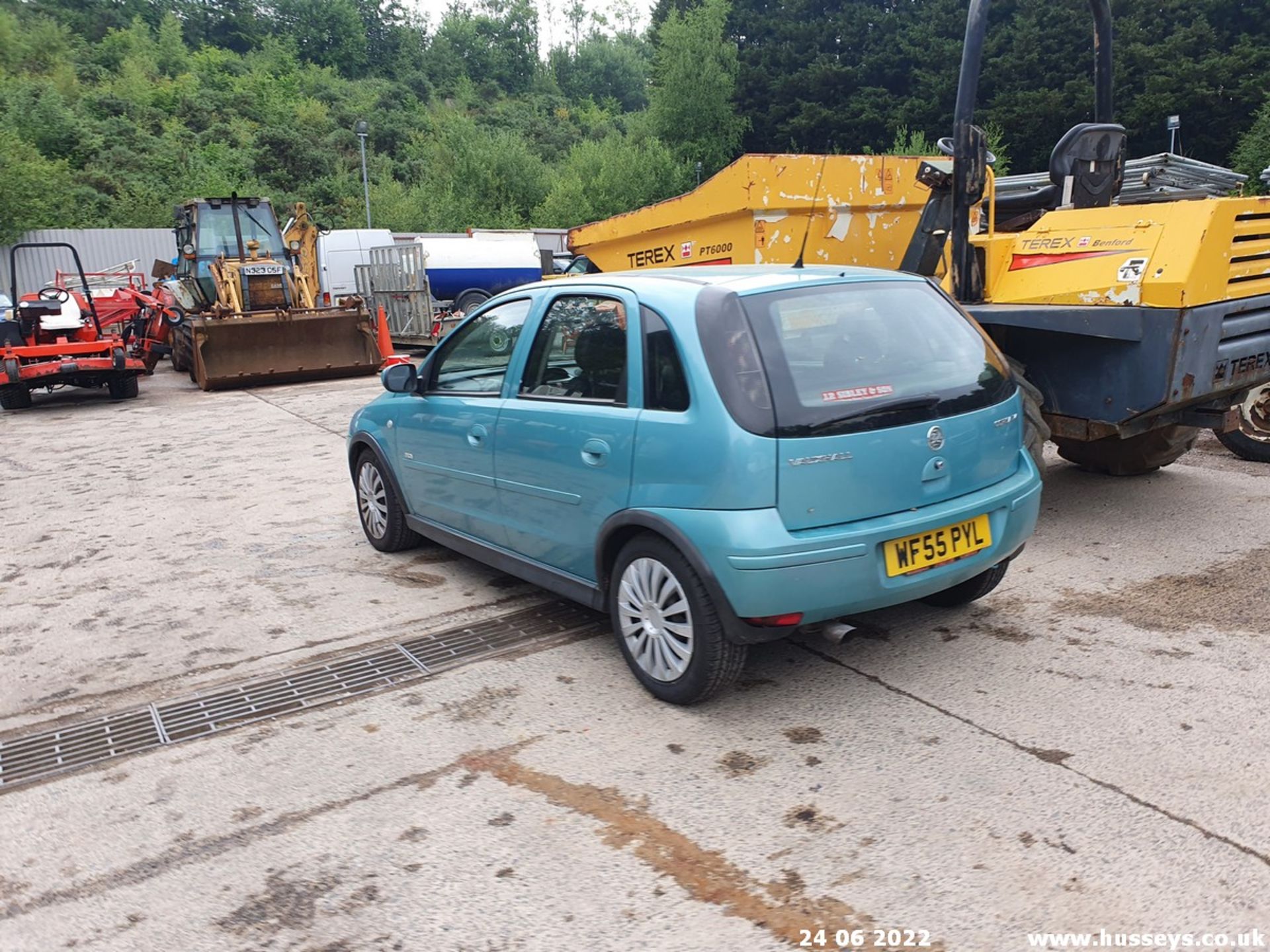 05/55 VAUXHALL CORSA DESIGN 16V AUTO - 1389cc 5dr Hatchback (Green, 58k) - Image 12 of 34