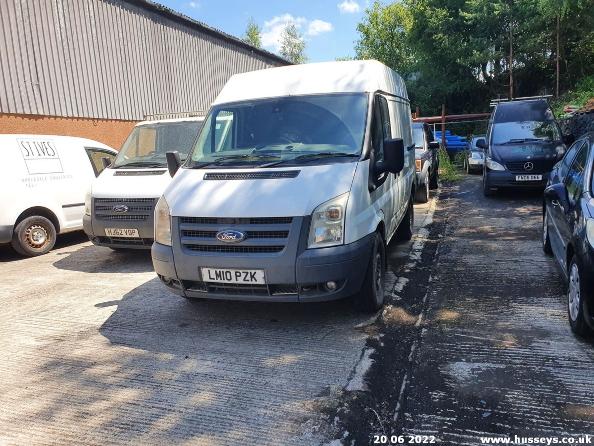 10/10 FORD TRANSIT 140 T330S RWD - 2402cc 5dr Van (White, 160k) - Image 4 of 19