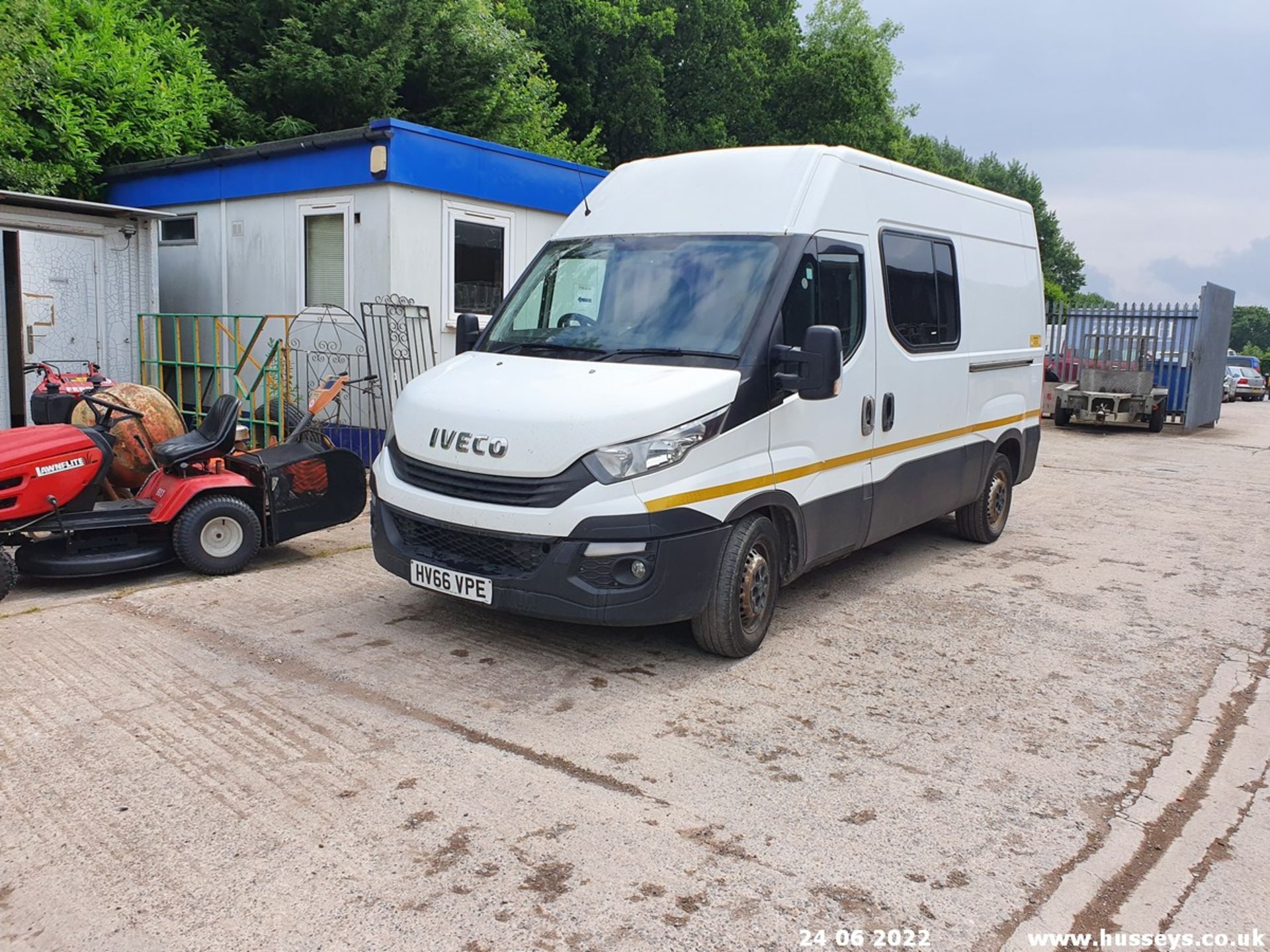 16/66 IVECO DAILY 35S18V - 2998cc Van (White, 129k) - Image 3 of 36