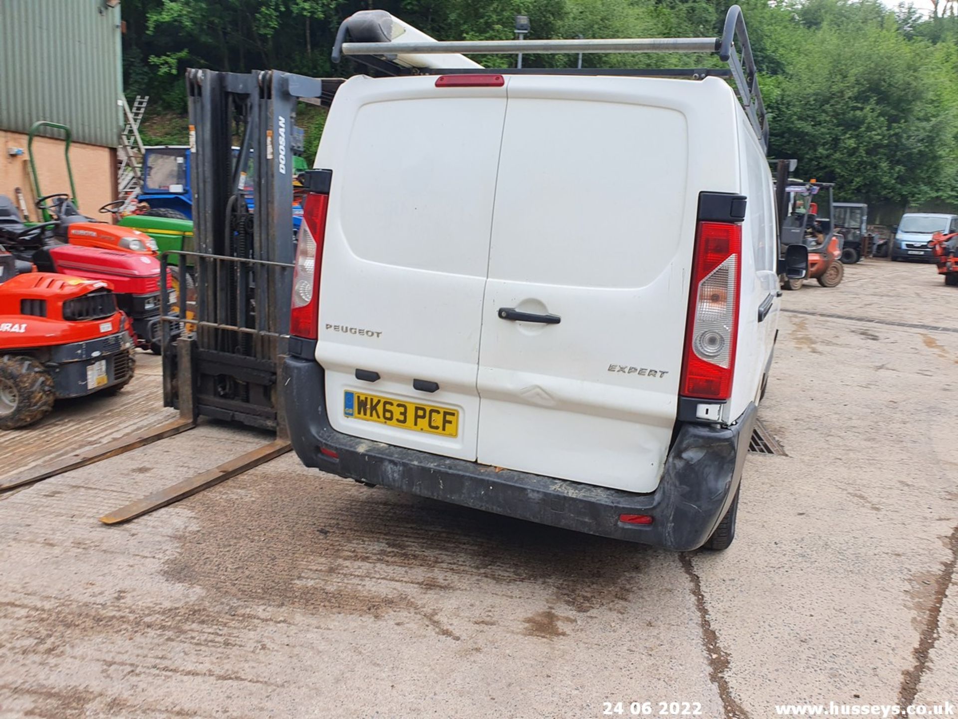 13/63 PEUGEOT EXPERT 1200 L2H1 HDI - 1997cc 6dr Van (White, 141k) - Image 12 of 32