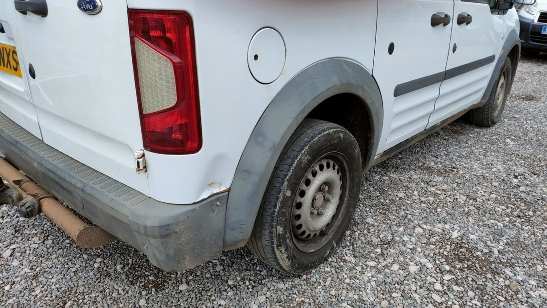 09/09 FORD TRANSIT CONNECT 90 T220 D/C - 1753cc 6dr Van (White) - Image 14 of 25