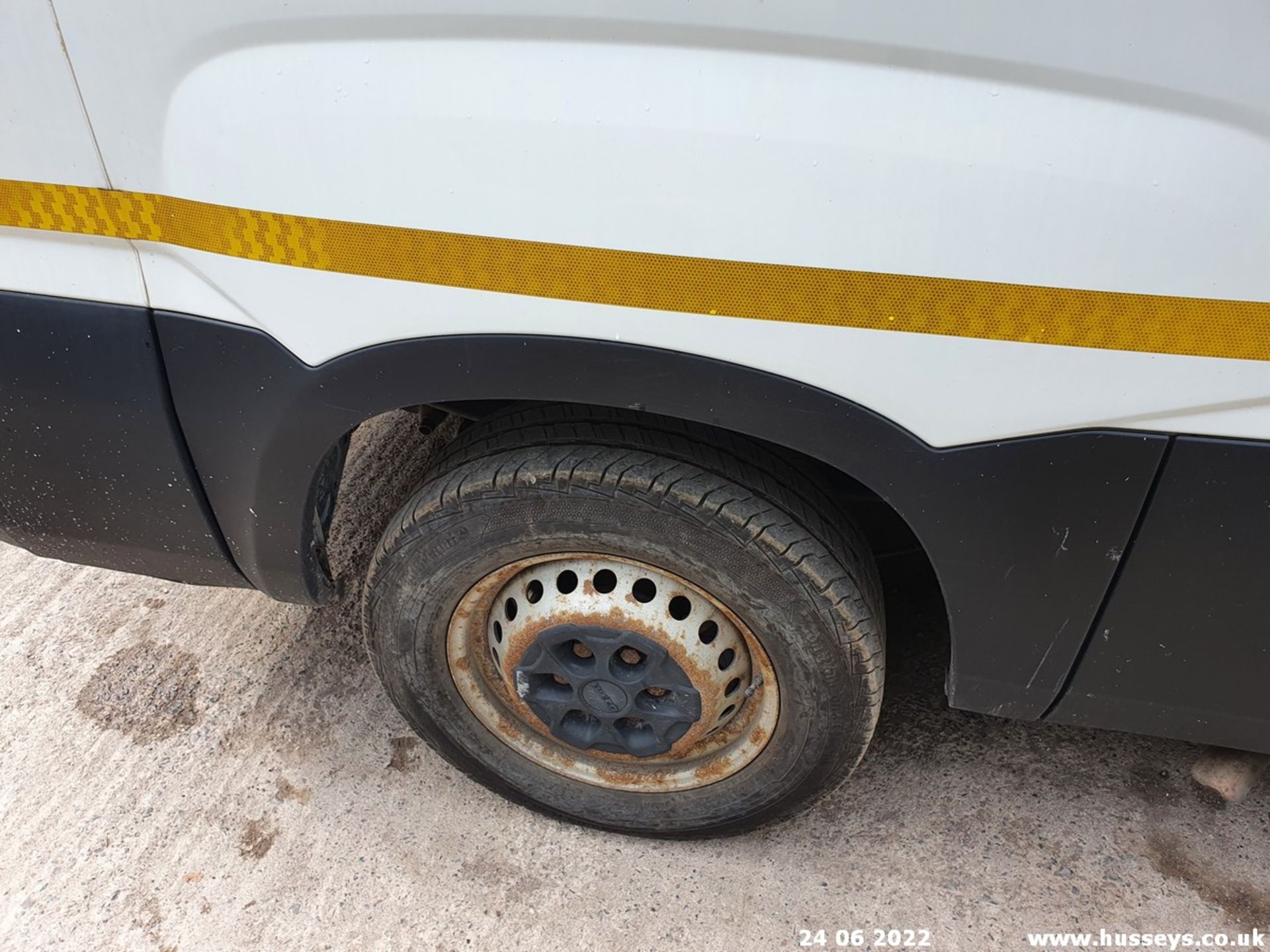 16/66 IVECO DAILY 35S18V - 2998cc Van (White, 129k) - Image 18 of 36