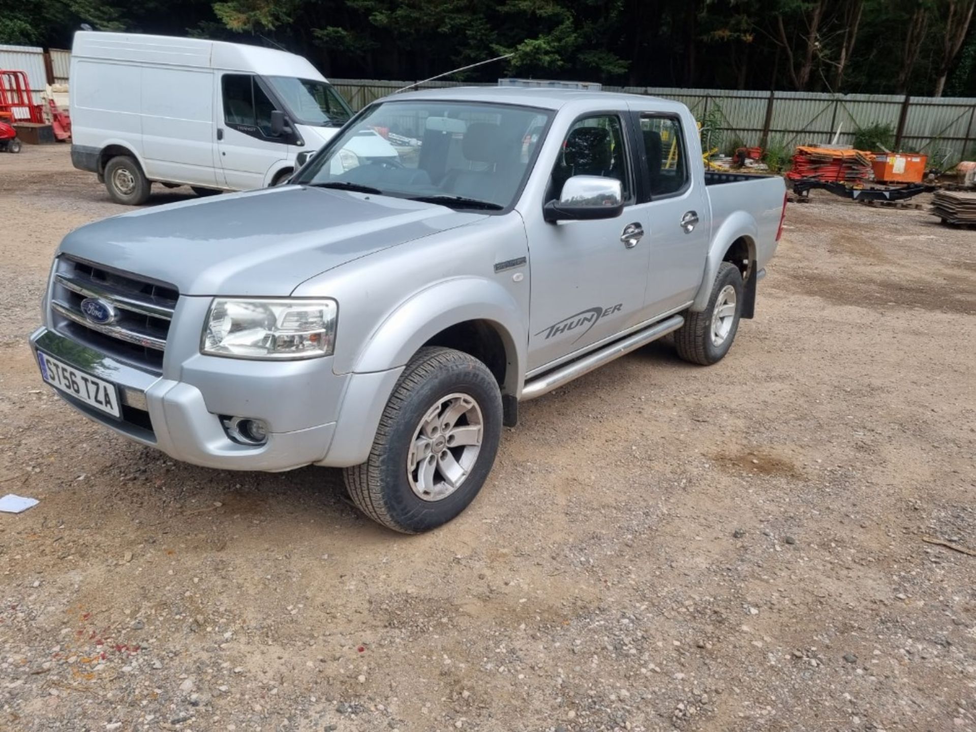 07/56 FORD RANGER THUNDER D/C 4WD - 2500cc 4dr 4x4 (Silver, 93k) - Image 4 of 9