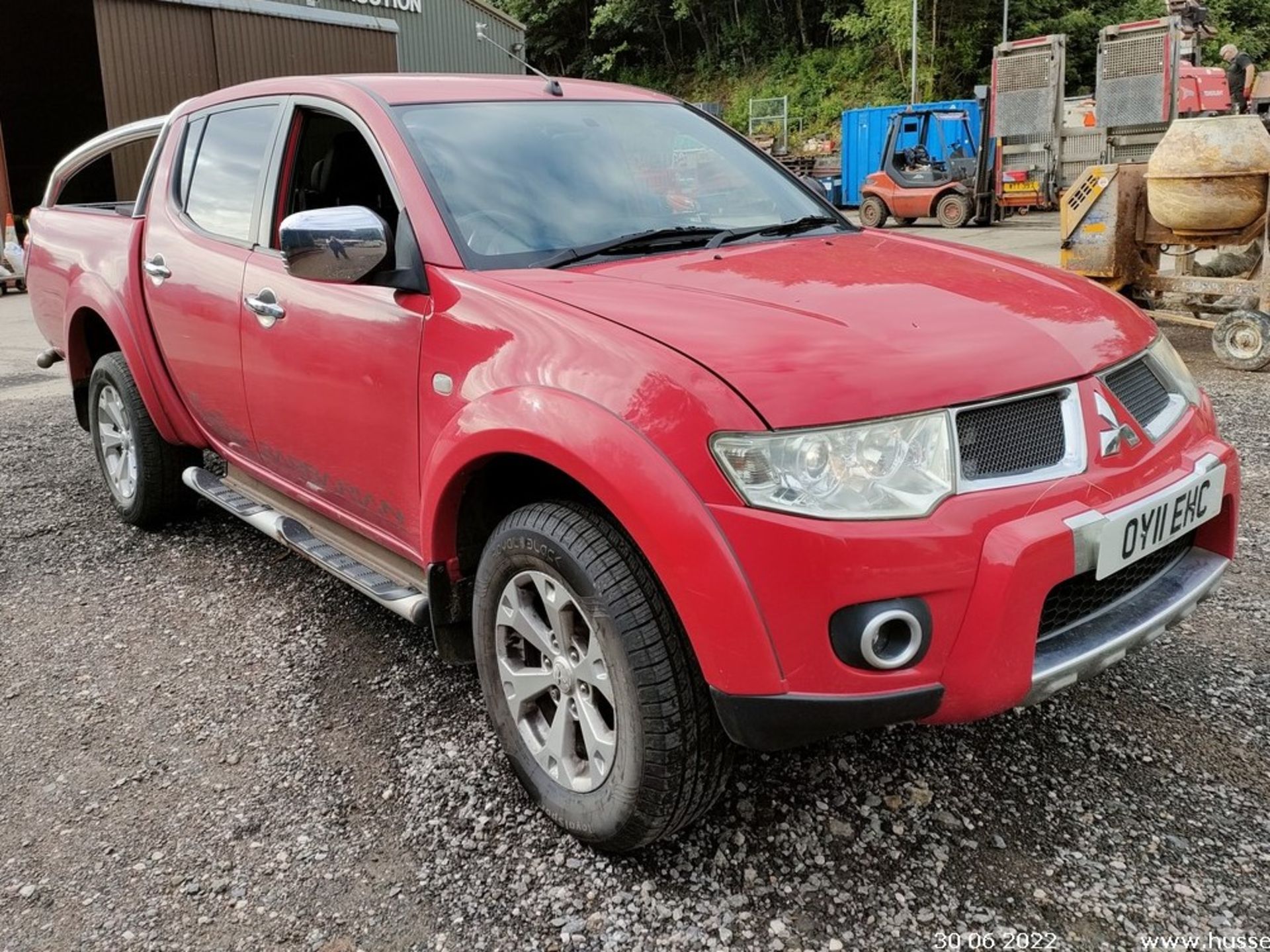 11/11 MITSUBISHI L200 BARB LB DCB DI-D 4X4 - 2477cc 4dr Pickup (Red) - Image 2 of 23