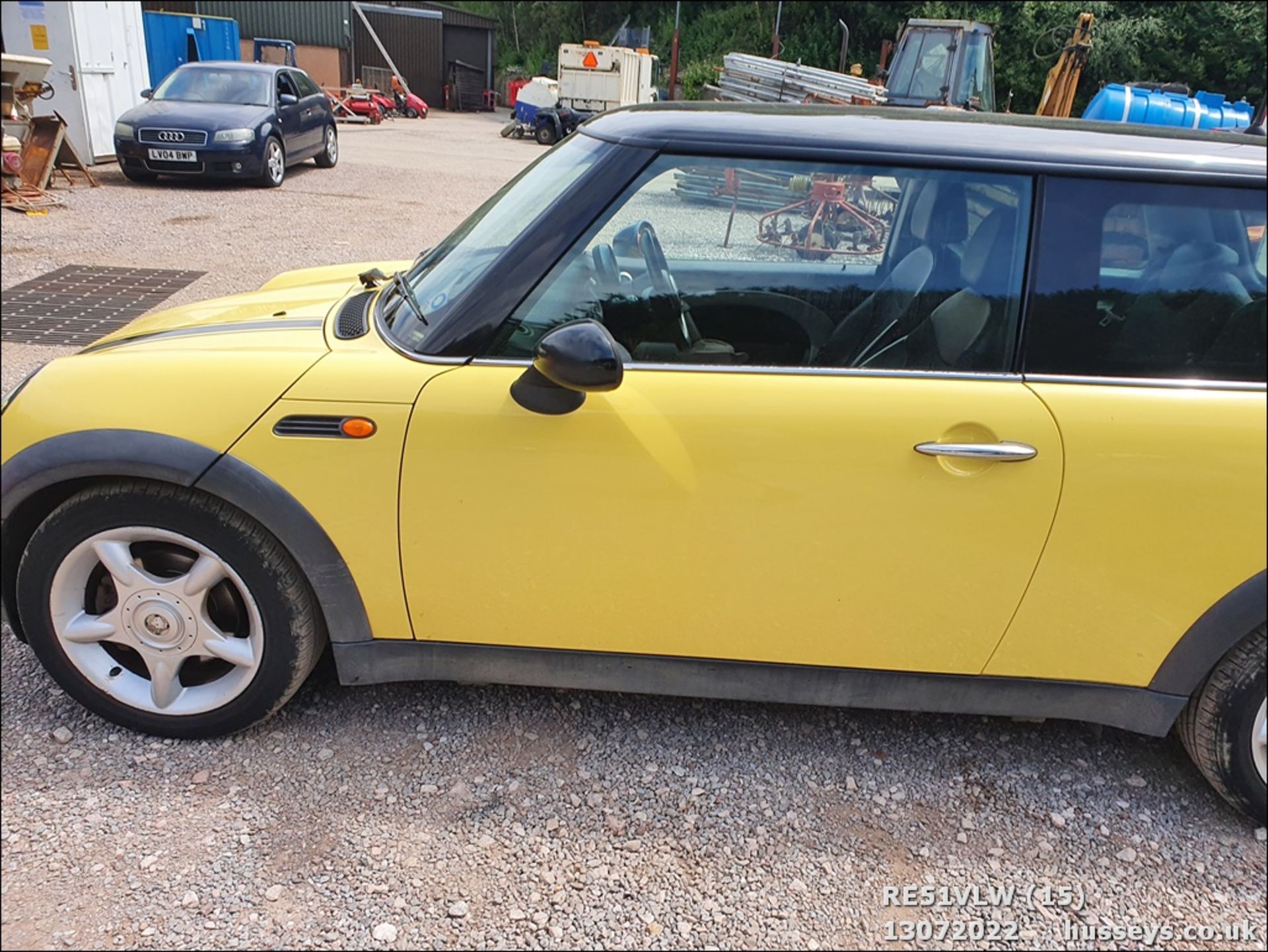 01/51 MINI MINI COOPER - 1598cc 3dr Hatchback (Yellow, 133k) - Image 15 of 33