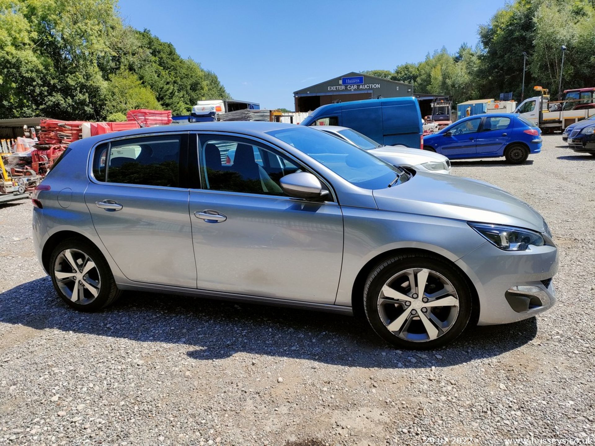 14/64 PEUGEOT 308 ALLURE E-THP - 1199cc 5dr Hatchback (Grey, 21k) - Image 13 of 22