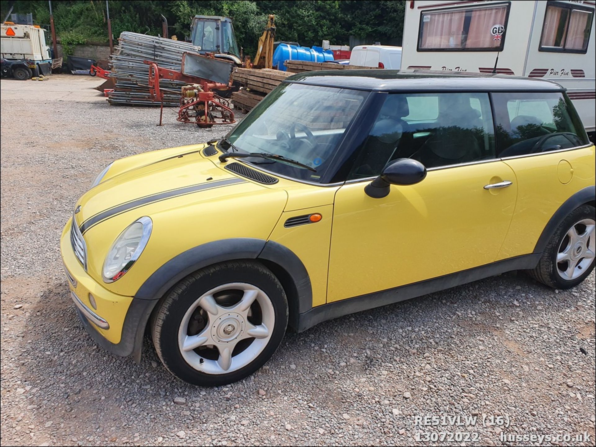 01/51 MINI MINI COOPER - 1598cc 3dr Hatchback (Yellow, 133k) - Image 16 of 33