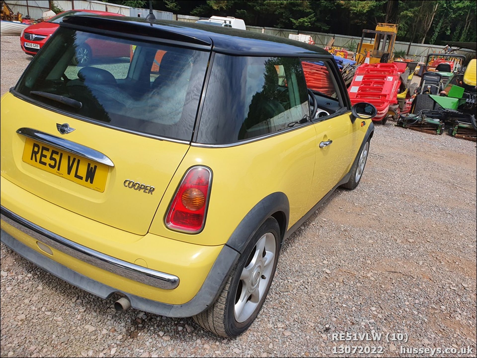 01/51 MINI MINI COOPER - 1598cc 3dr Hatchback (Yellow, 133k) - Image 10 of 33