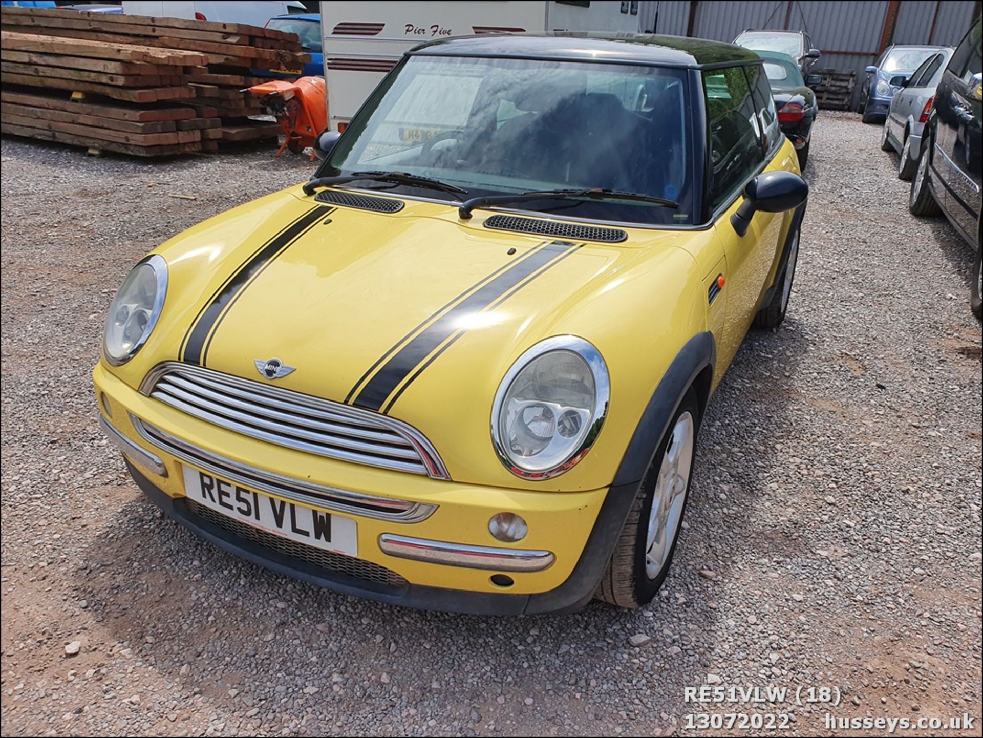 01/51 MINI MINI COOPER - 1598cc 3dr Hatchback (Yellow, 133k) - Image 18 of 33