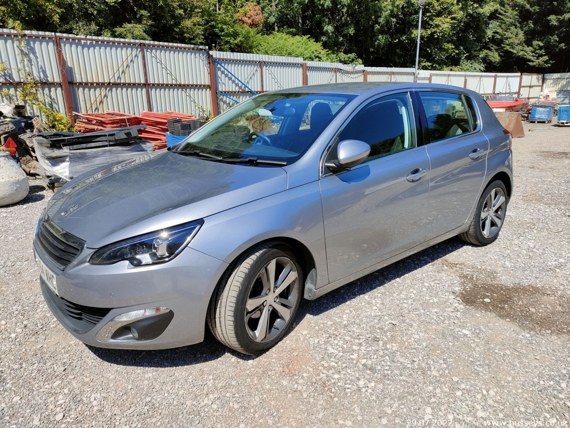 14/64 PEUGEOT 308 ALLURE E-THP - 1199cc 5dr Hatchback (Grey, 21k) - Image 6 of 22