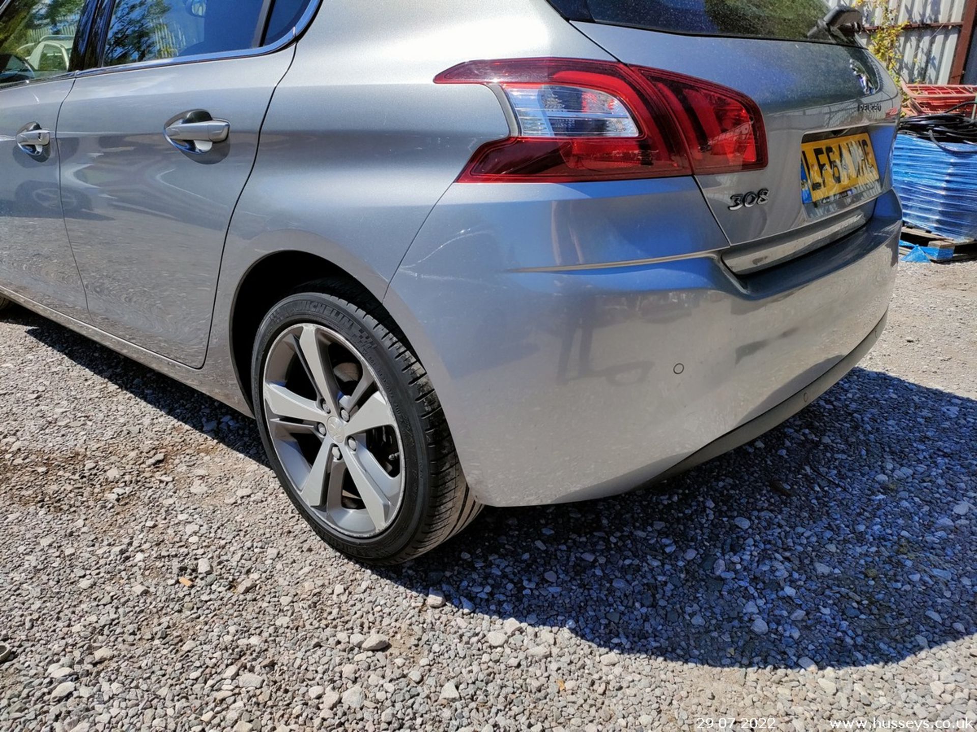 14/64 PEUGEOT 308 ALLURE E-THP - 1199cc 5dr Hatchback (Grey, 21k) - Image 8 of 22