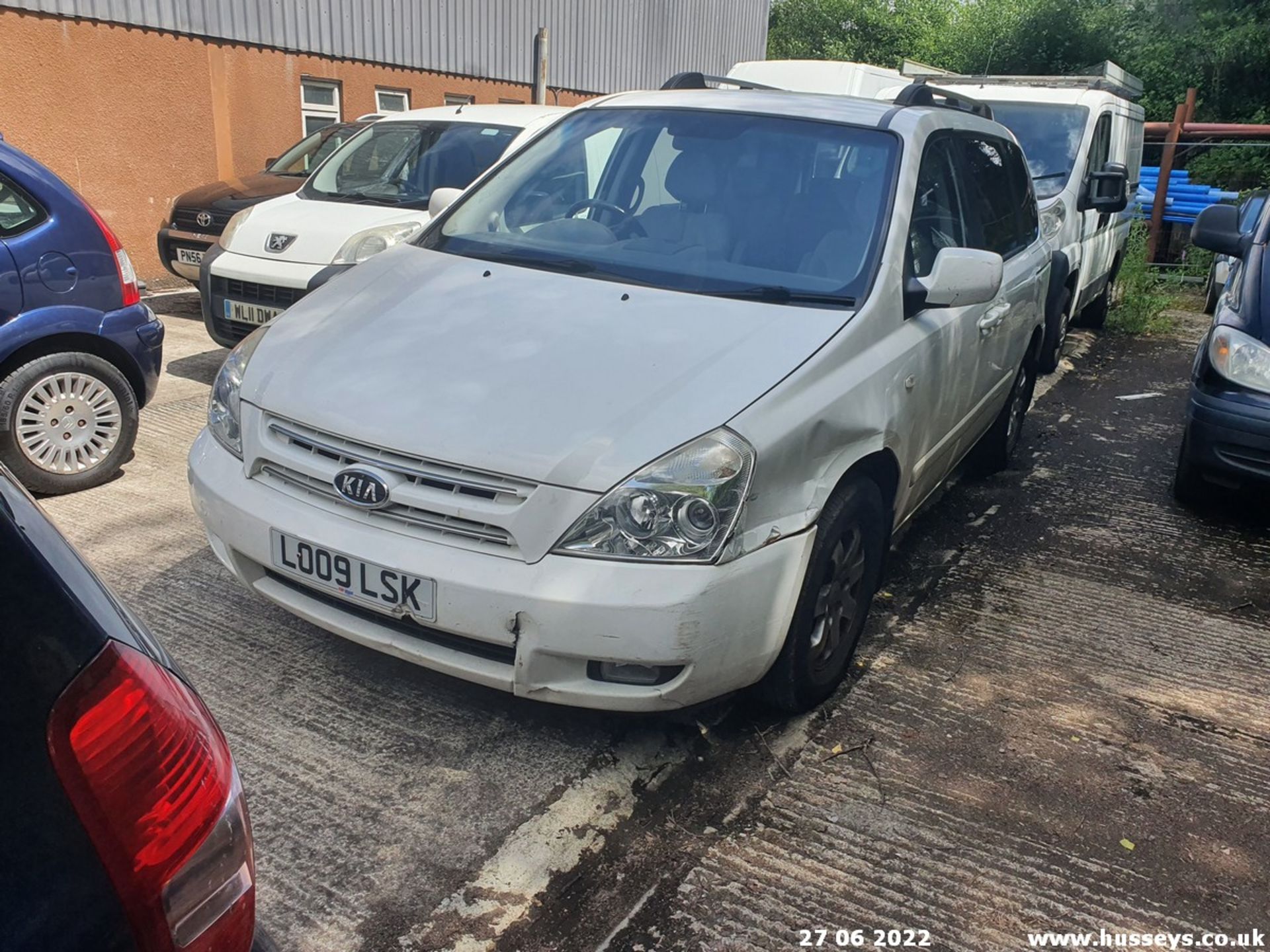 09/09 KIA SEDONA LS - 2902cc 5dr MPV (White) - Image 4 of 27