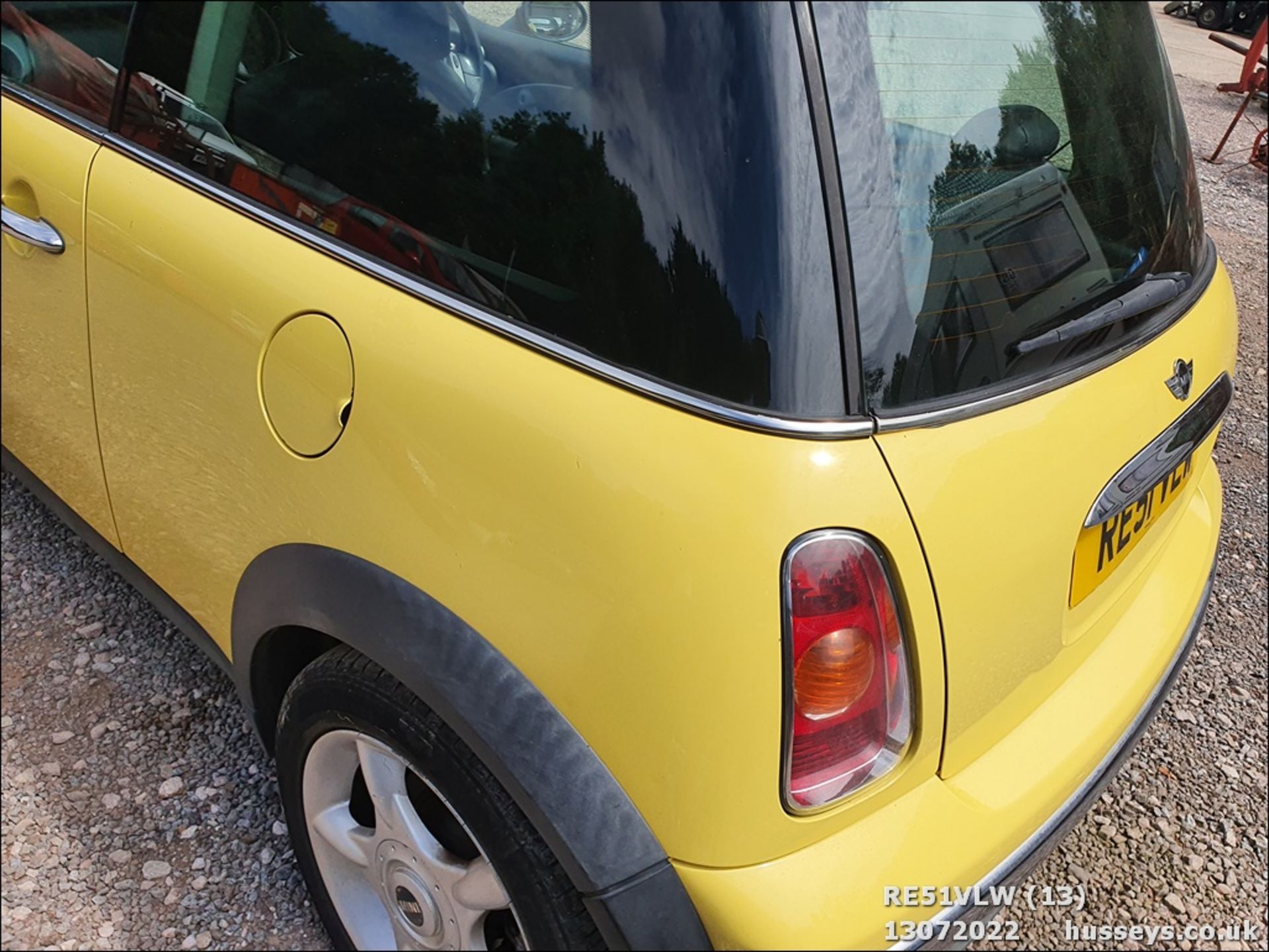 01/51 MINI MINI COOPER - 1598cc 3dr Hatchback (Yellow, 133k) - Image 13 of 33