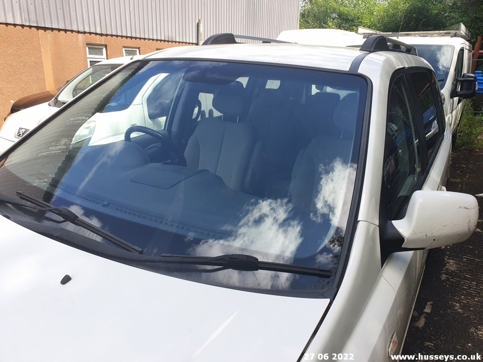 09/09 KIA SEDONA LS - 2902cc 5dr MPV (White) - Image 8 of 27