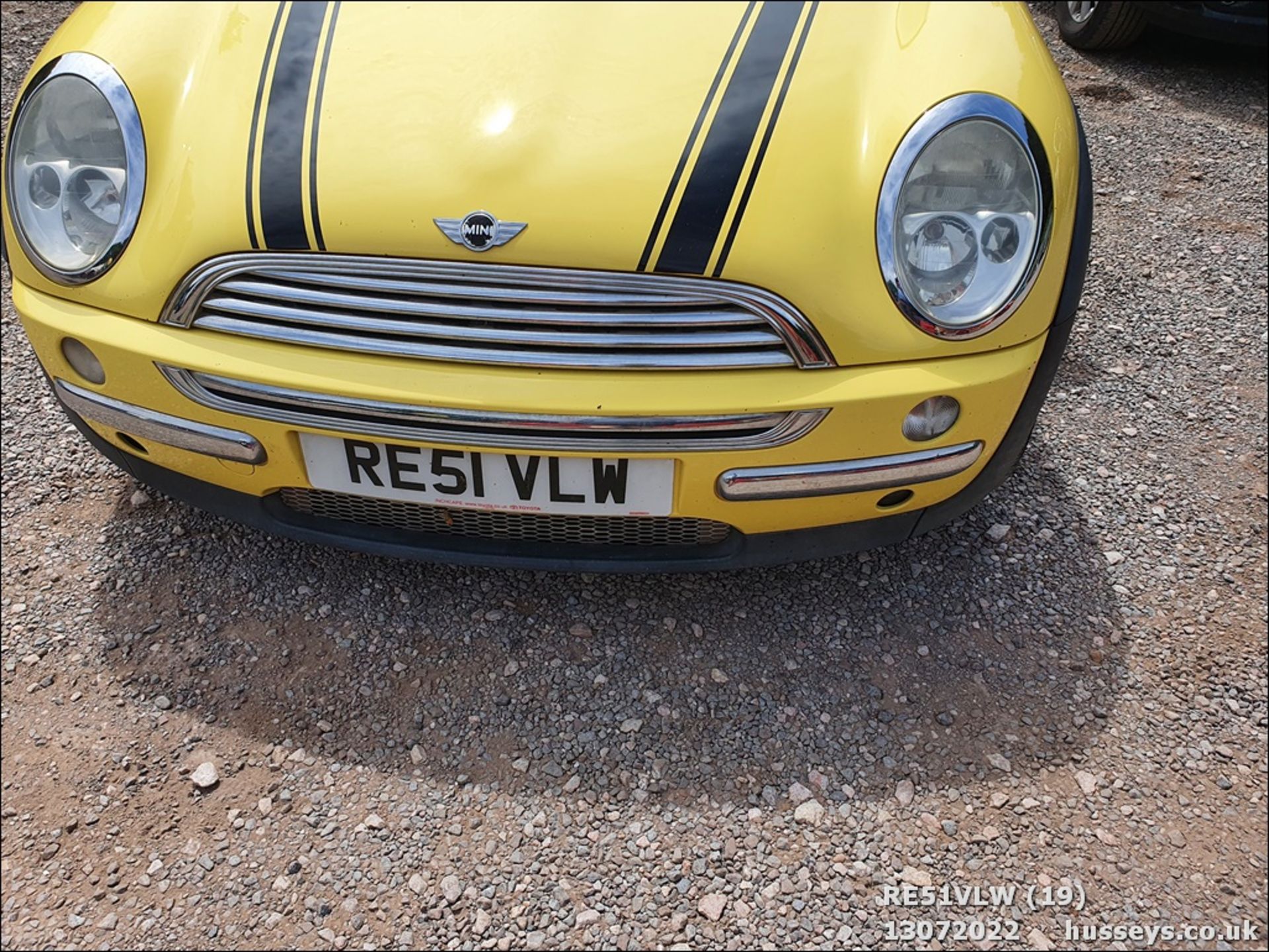 01/51 MINI MINI COOPER - 1598cc 3dr Hatchback (Yellow, 133k) - Image 19 of 33