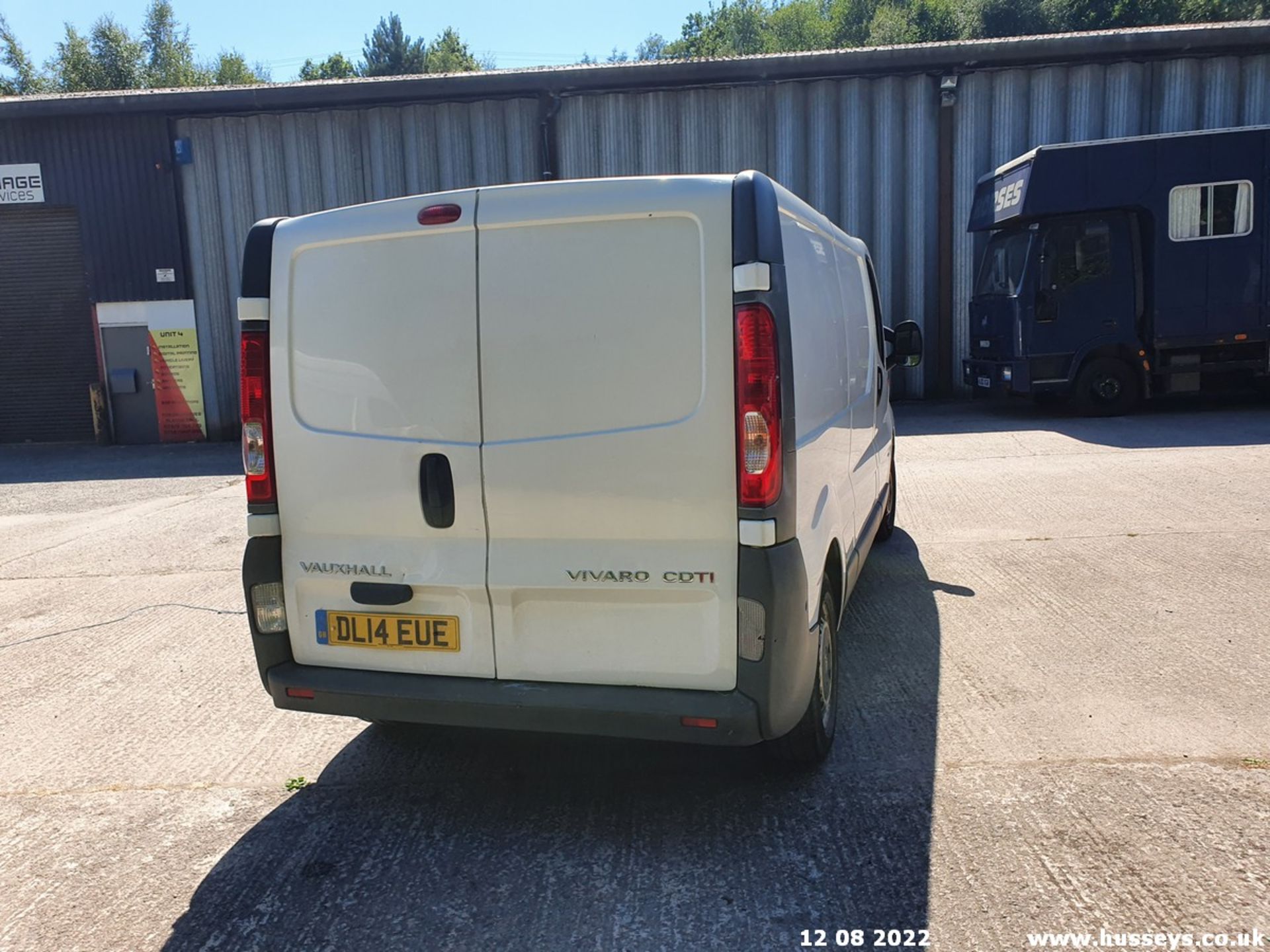 14/14 VAUXHALL VIVARO 2900 CDTI LWB - 1995cc 5dr Van (White, 142k) - Image 21 of 46