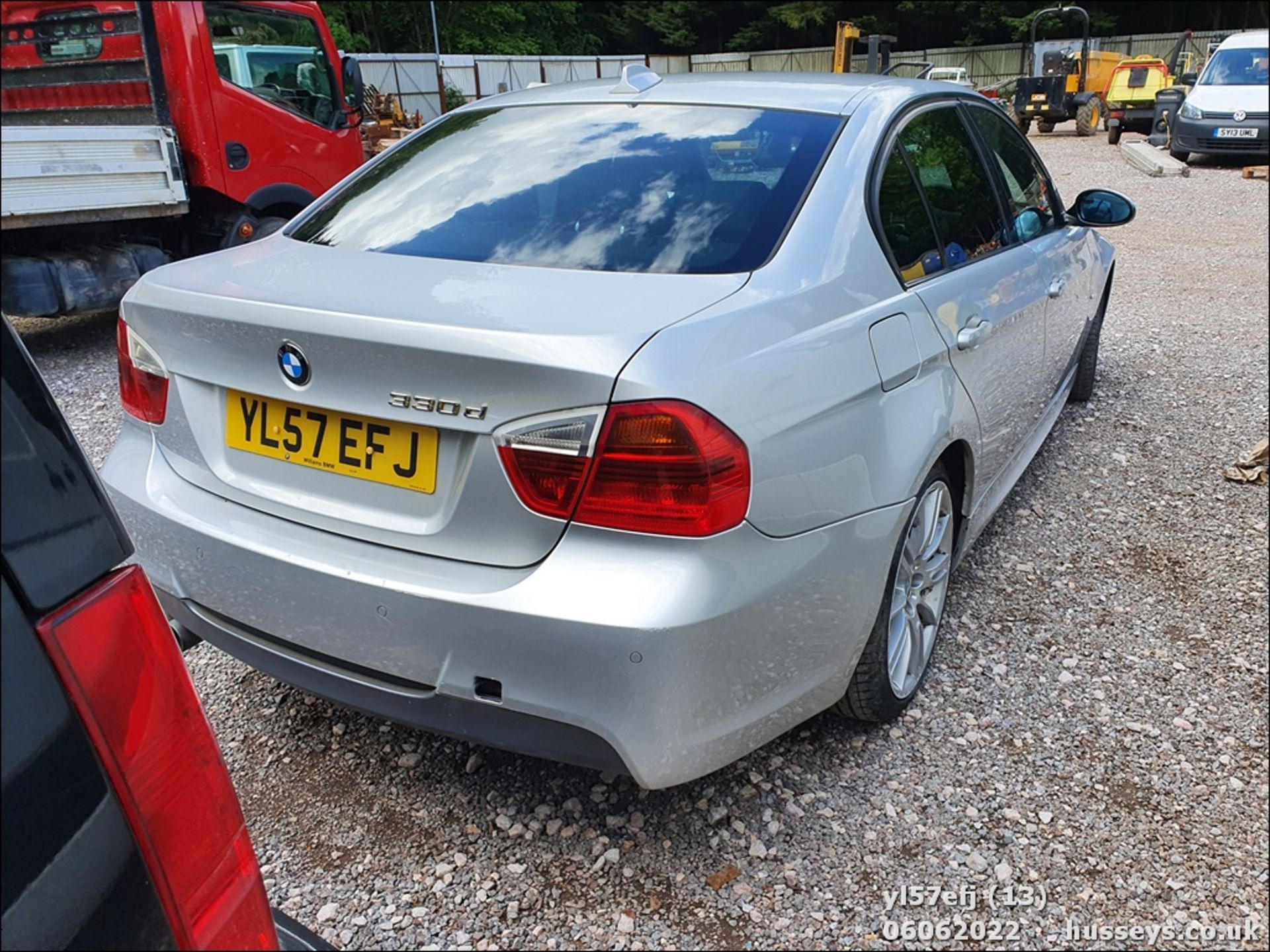 08/57 BMW 330D M SPORT AUTO - 2993cc 4dr Saloon (Silver) - Image 13 of 39