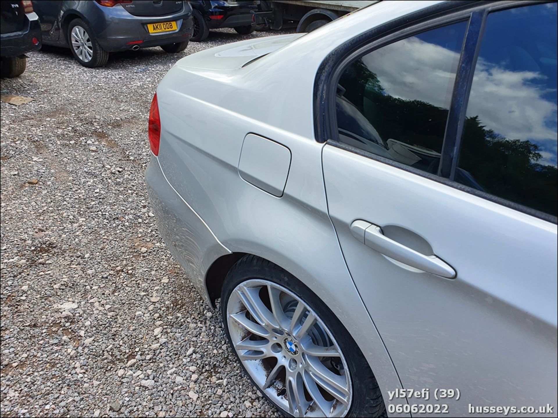 08/57 BMW 330D M SPORT AUTO - 2993cc 4dr Saloon (Silver) - Image 38 of 39