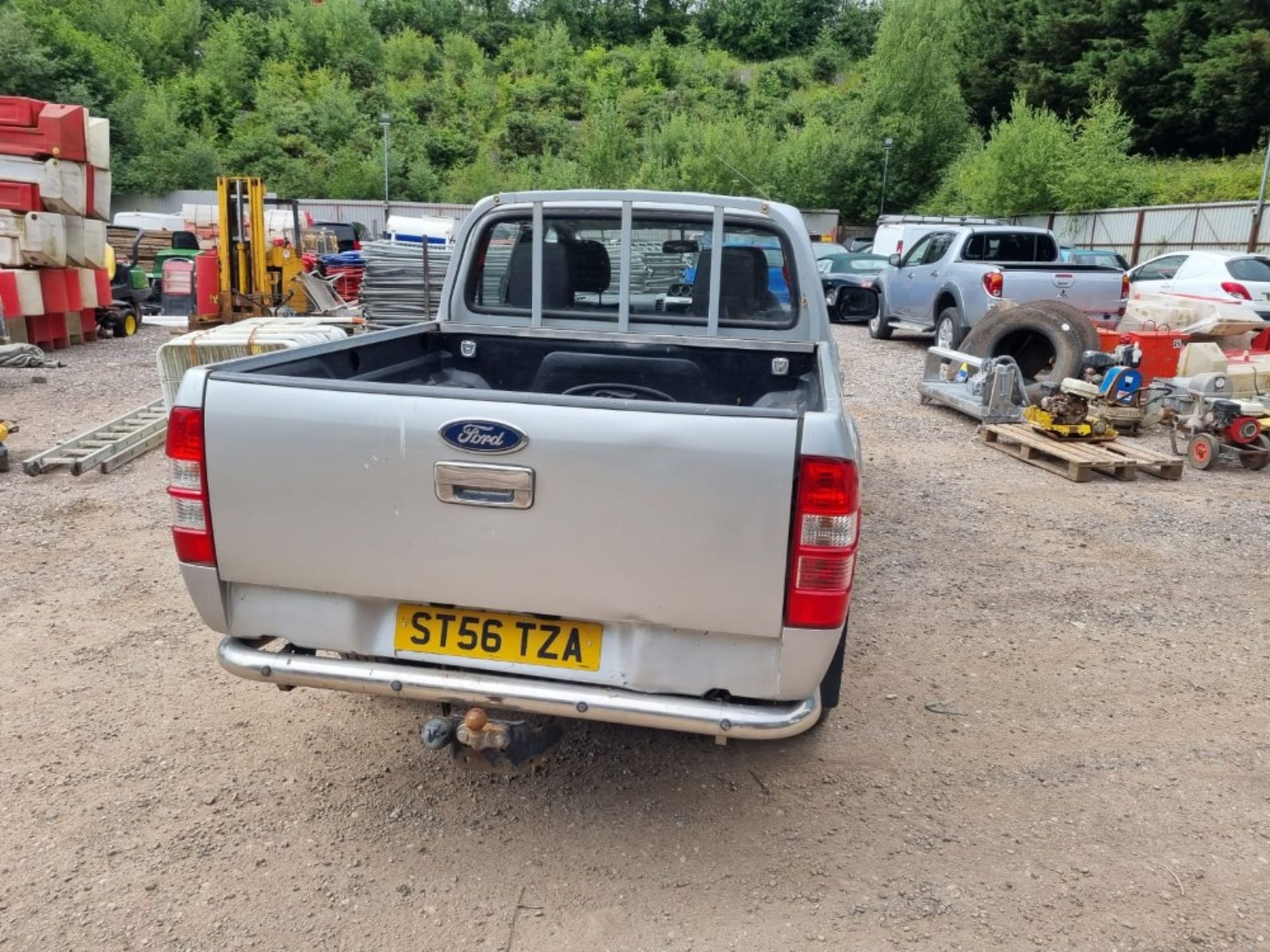 07/56 FORD RANGER THUNDER D/C 4WD - 2500cc 4dr 4x4 (Silver, 93k) - Image 6 of 9