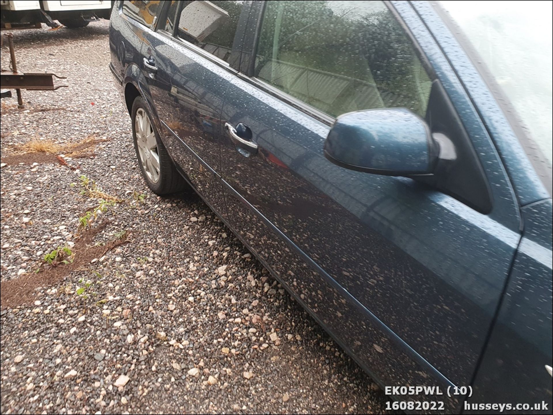 05/05 FORD MONDEO GHIA X V6 - 2967cc 5dr Estate (Blue, 75k) - Image 10 of 22