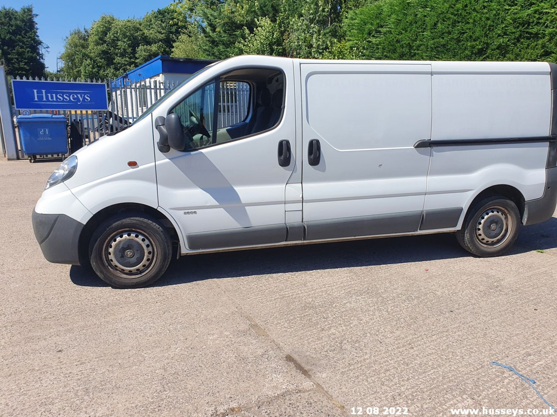 14/14 VAUXHALL VIVARO 2900 CDTI LWB - 1995cc 5dr Van (White, 142k) - Image 11 of 46