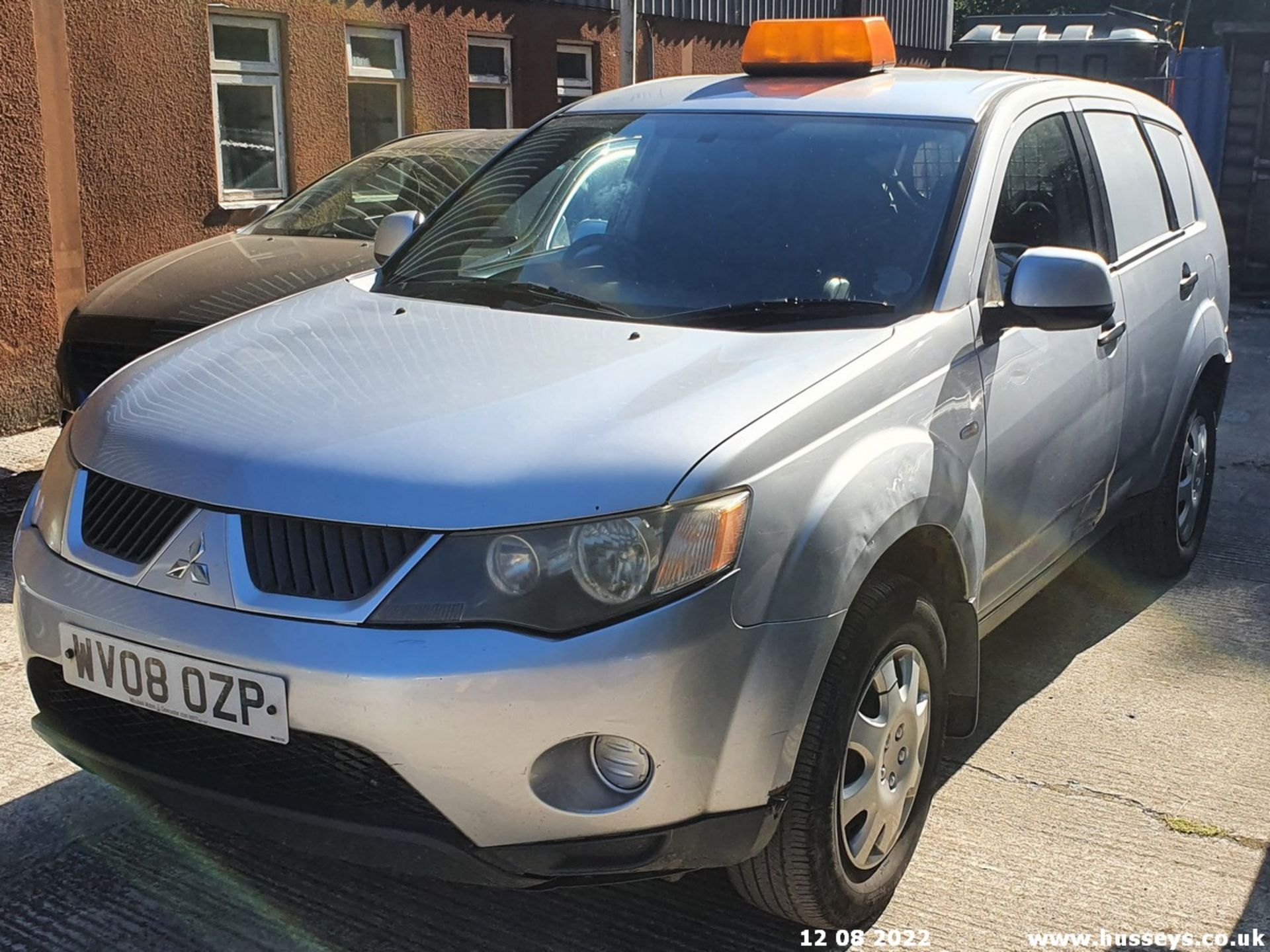 08/08 MITSUBISHI OUTLANDER 4WORK LWB - 1968cc Van (Silver, 104k) - Image 4 of 30