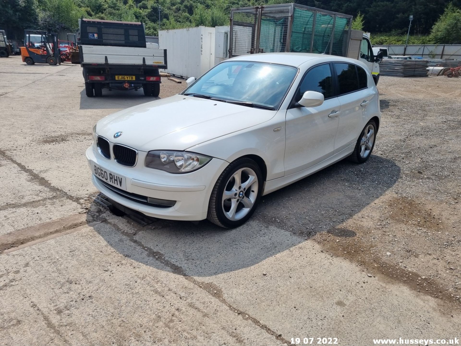 10/60 BMW 116D SPORT - 1995cc 5dr Hatchback (White, 150k) - Image 2 of 46