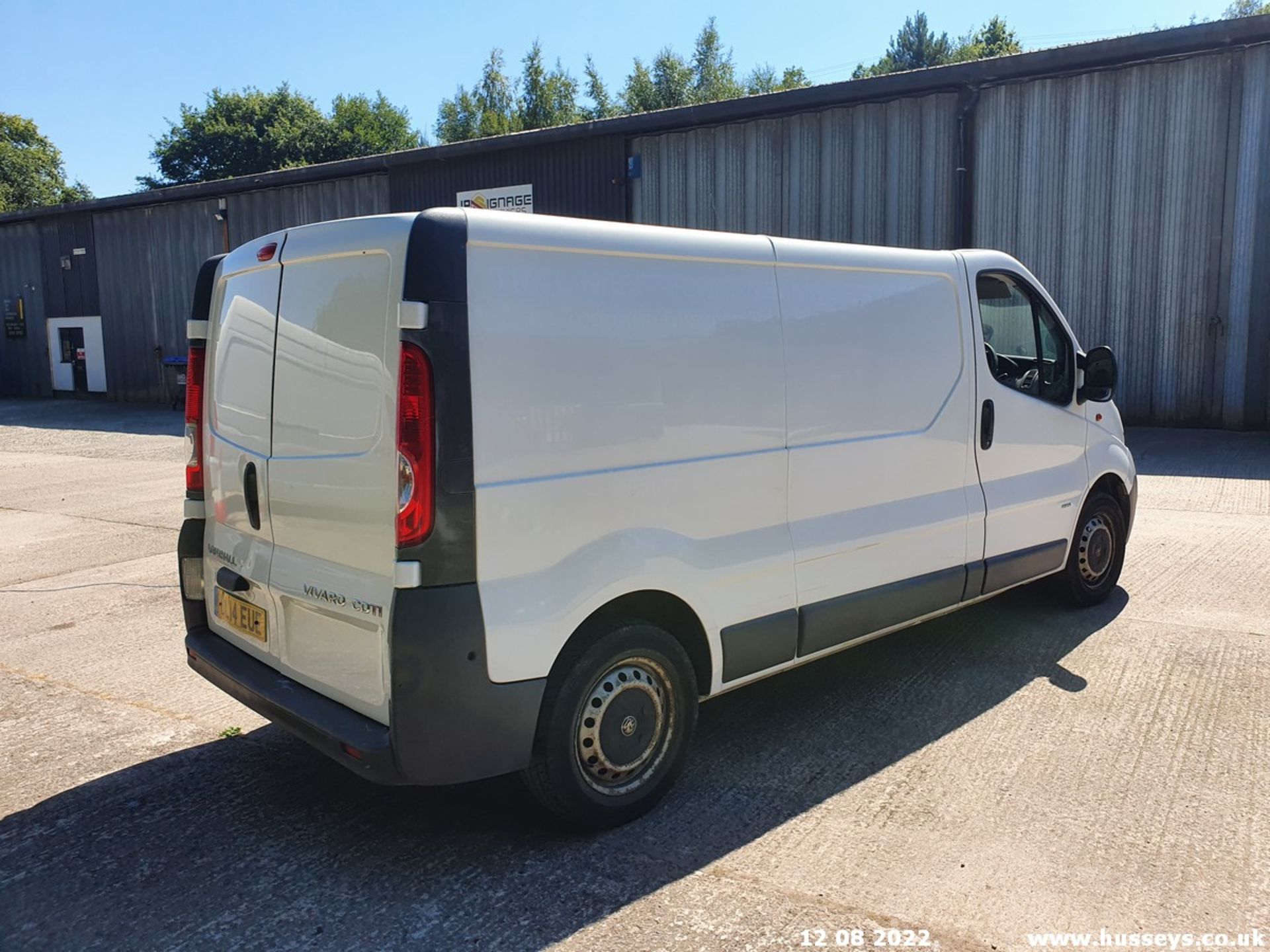 14/14 VAUXHALL VIVARO 2900 CDTI LWB - 1995cc 5dr Van (White, 142k) - Image 25 of 46