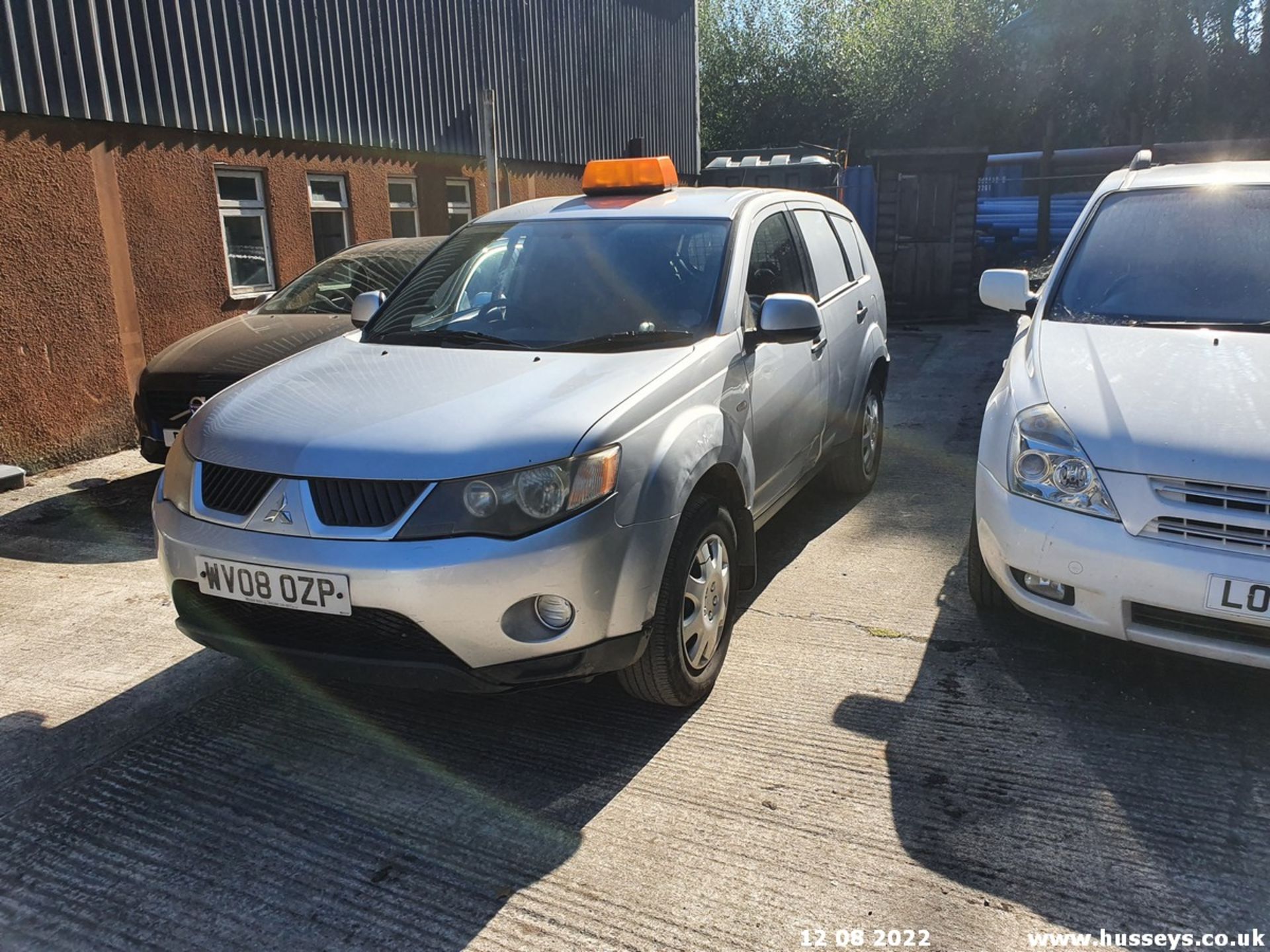 08/08 MITSUBISHI OUTLANDER 4WORK LWB - 1968cc Van (Silver, 104k) - Image 2 of 30