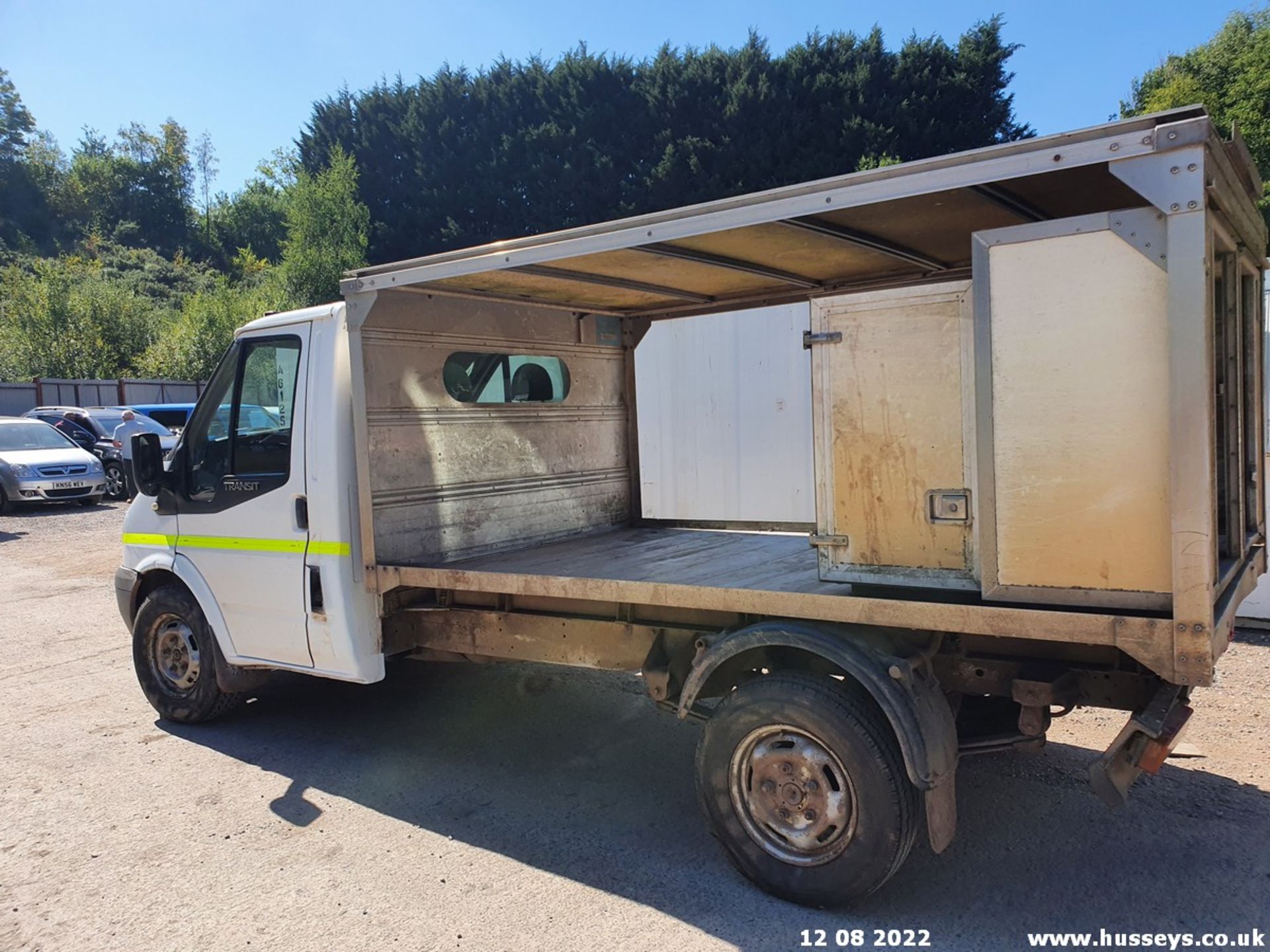 10/60 FORD TRANSIT 100 T350M RWD MILK FLOAT - 2402cc 2dr (White) - Image 17 of 26